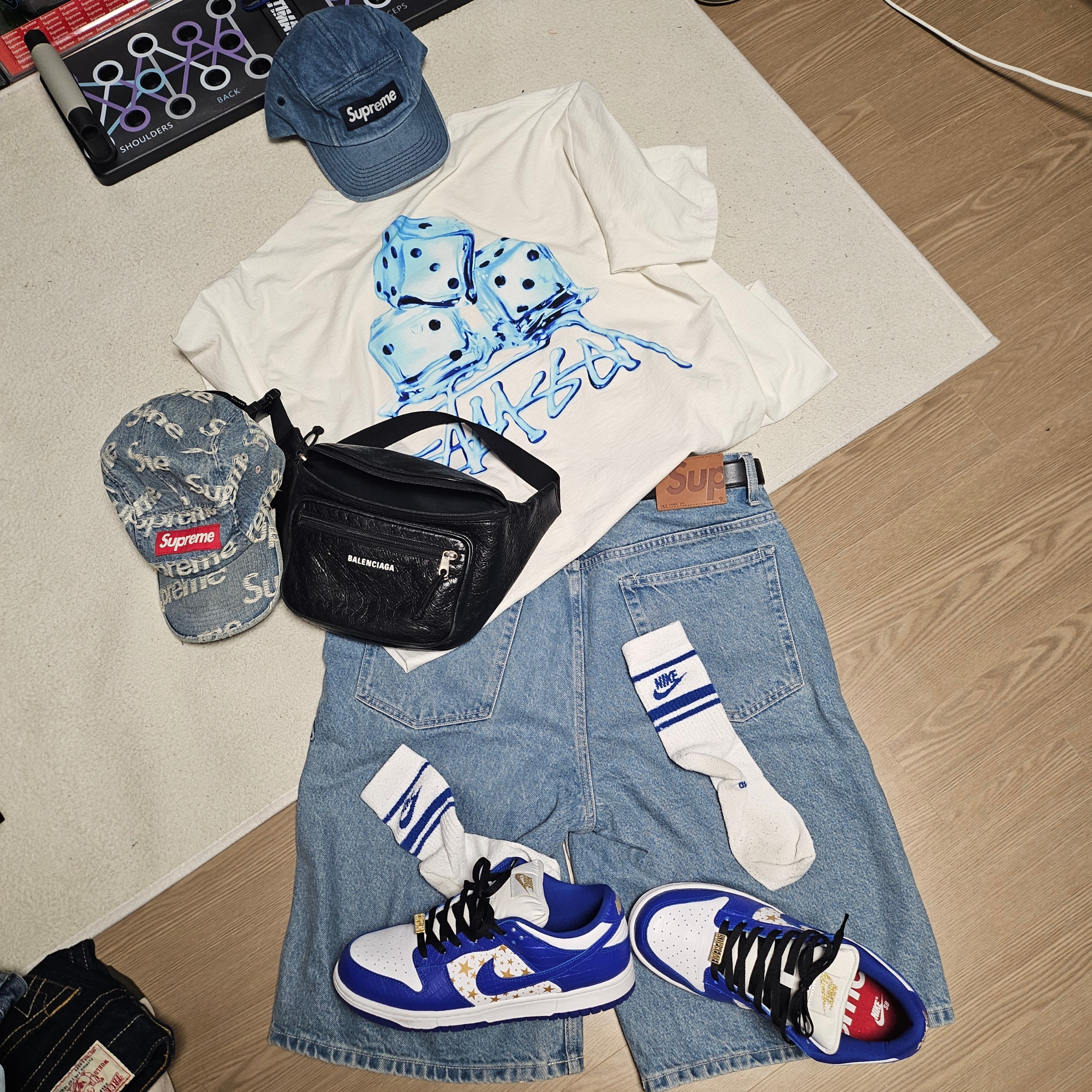 Supreme Script Baggy Denim Short Washed Indigo - 24SS, Nike x Supreme SB Dunk Low Hyper Blue 착용 스타일