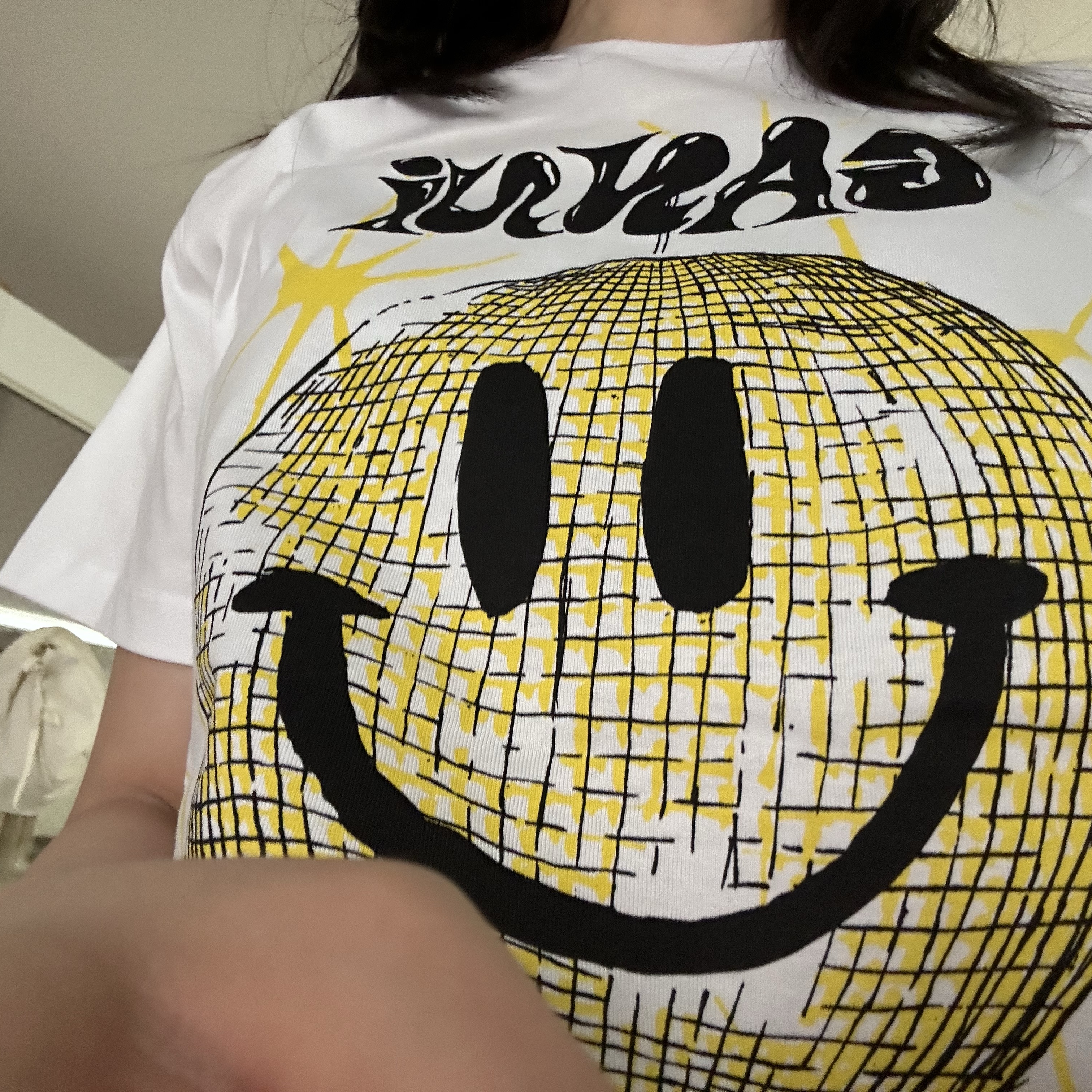 (W) Ganni Yellow Smiley Relaxed T-Shirt Bright White 착용 스타일