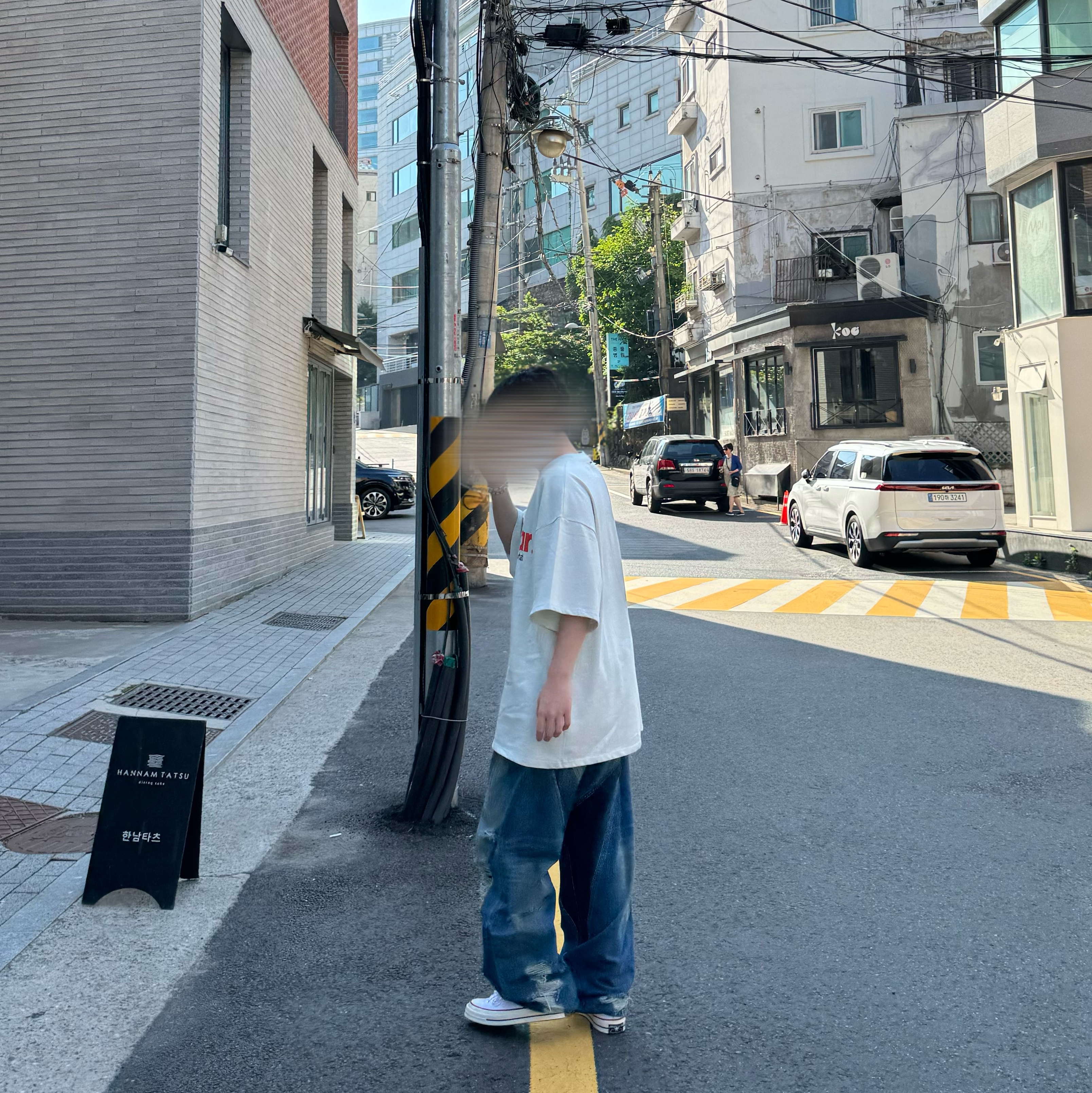 Converse Chuck 70 Ox White - Standard, Civision by CSC Vision Distressed Denim Pants Washed Blue 착용 스타일 - 3