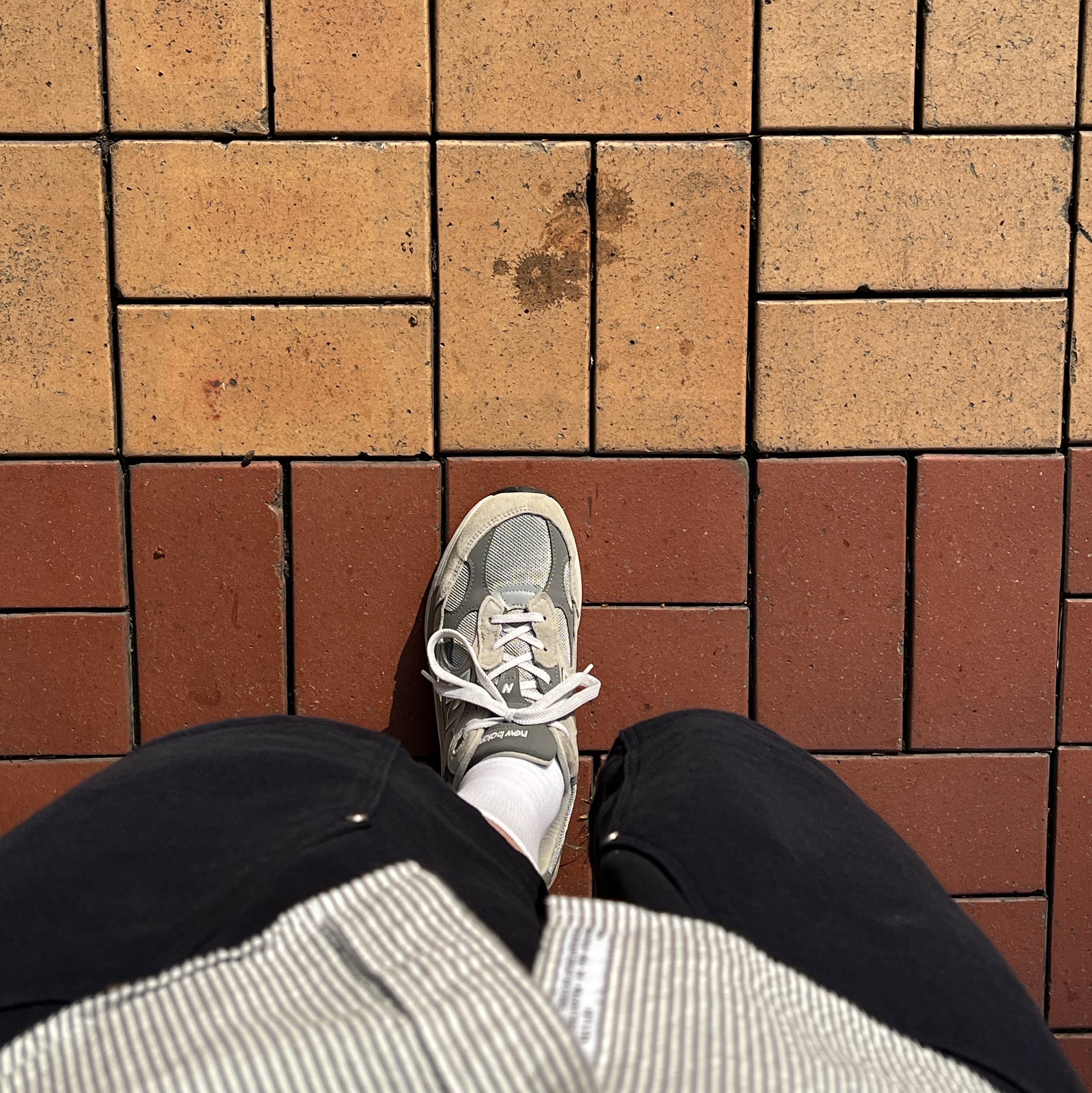New Balance 992 Made in USA Grey - D Standard, New Balance 990v6 Made in USA Black White 착용 스타일 - 1