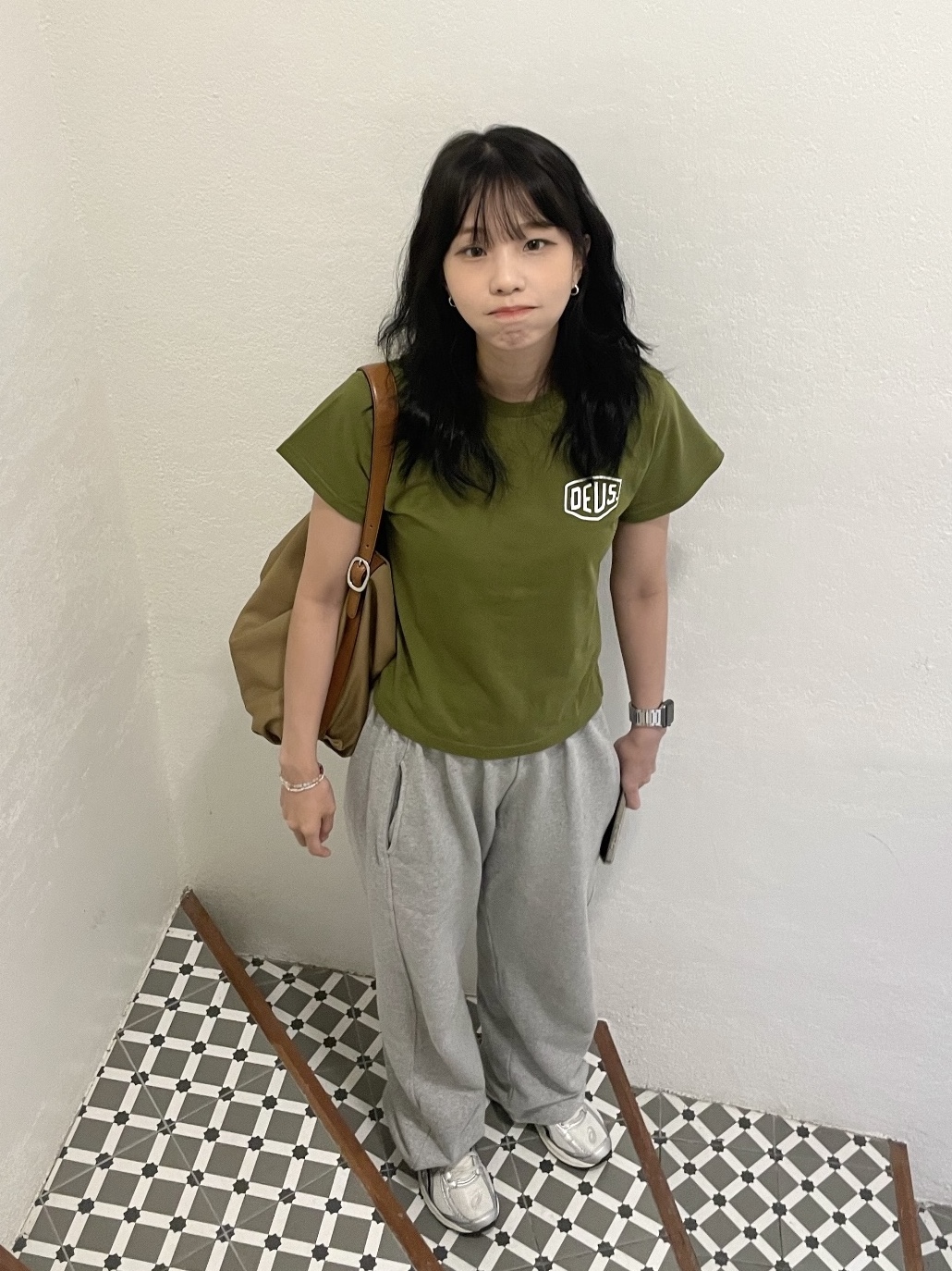 Deus Ex Machina Samcheong College T-Shirt Rover Green 착용 스타일