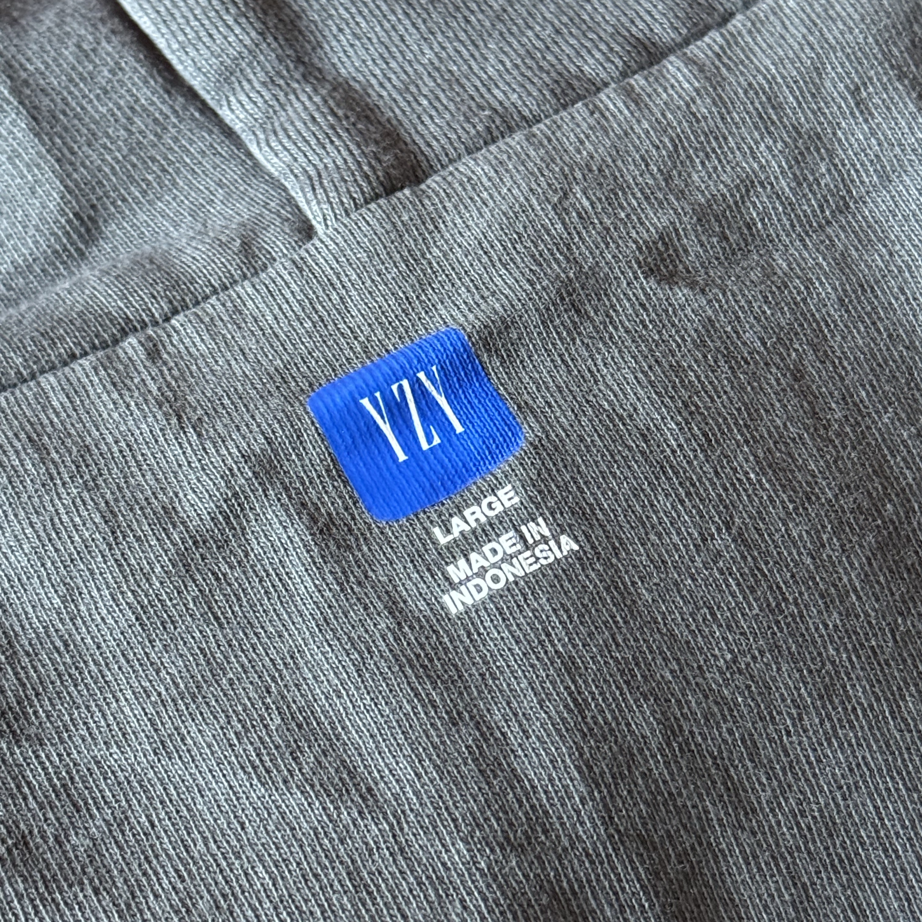 Yeezy YZY Zip-Up Hoodie Dark Grey 착용 스타일