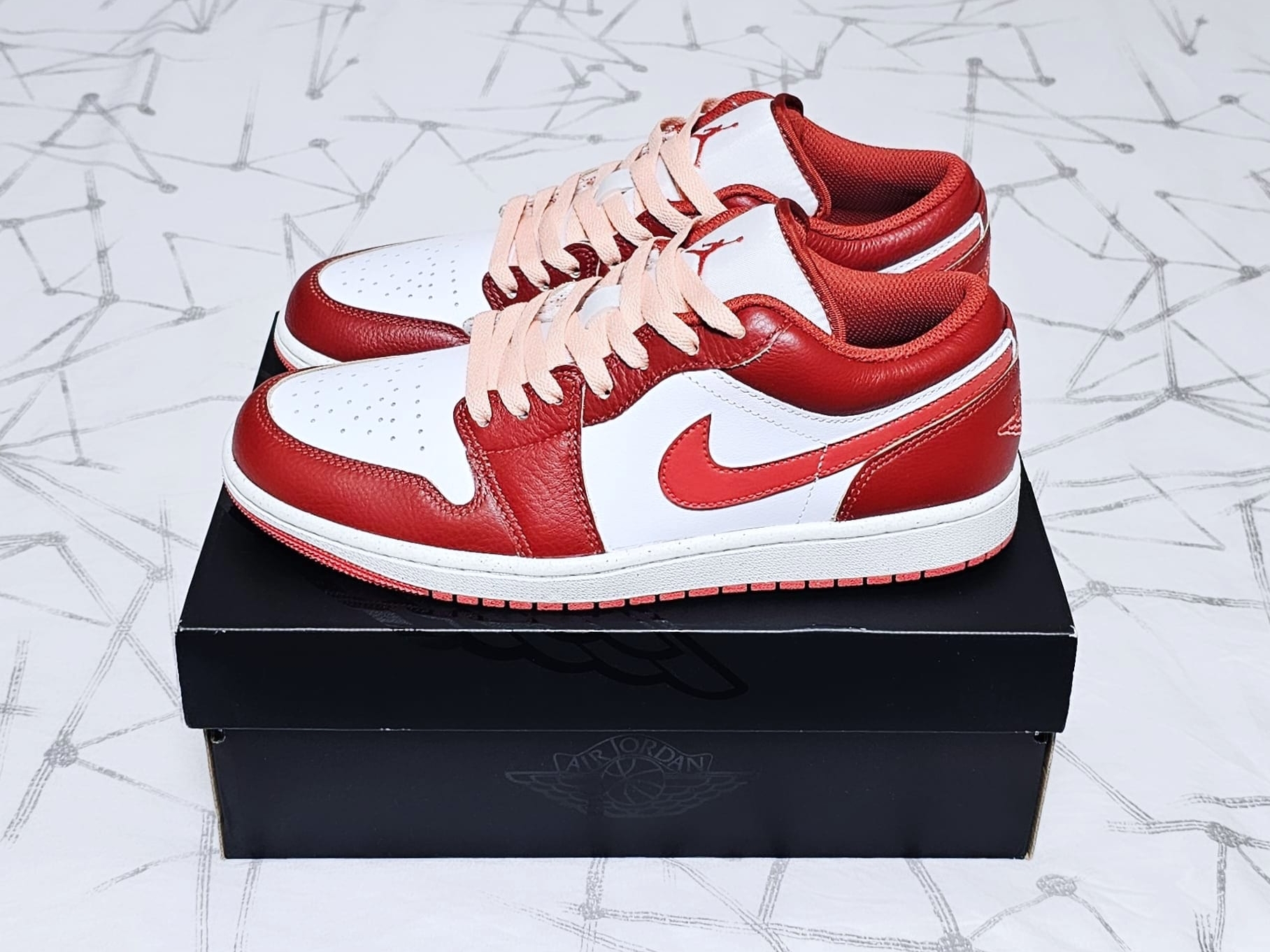 Jordan 1 Low SE Dune Red White 착용 스타일 - 2