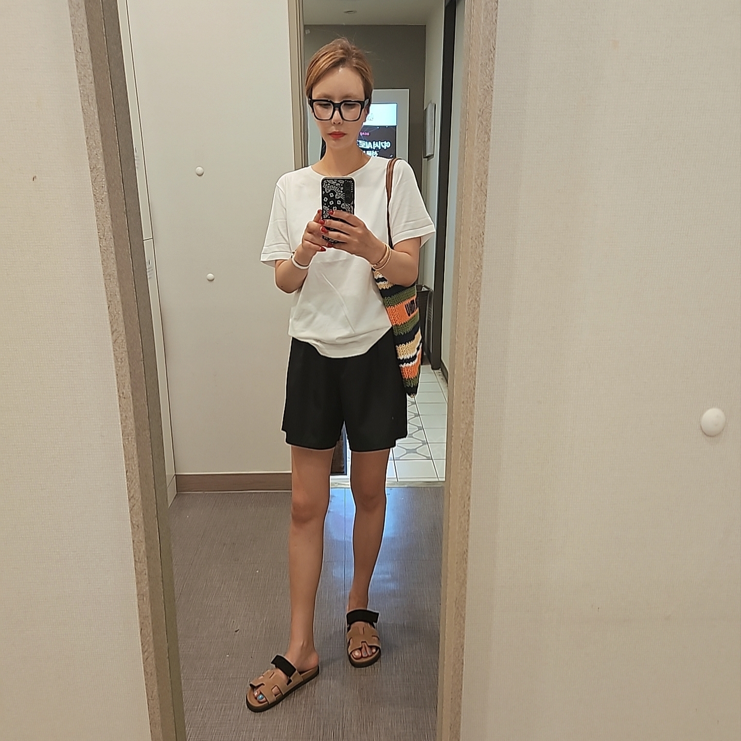 (W) Saint Laurent Rive Gauche T-Shirt White, (W) Prada Re-Nylon Shorts Black 착용 스타일 - 1