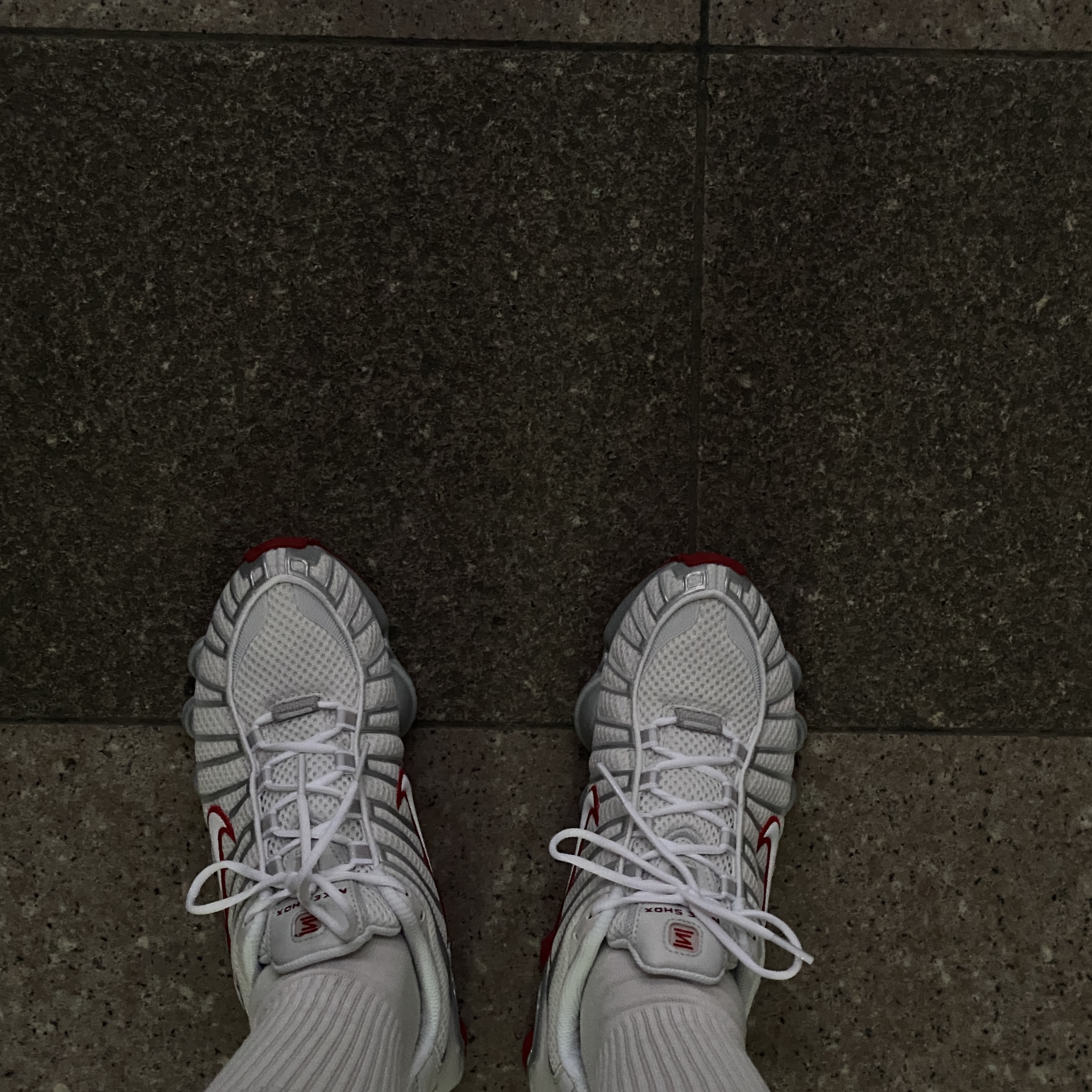 (W) Nike Shox TL Platinum Tint 착용 스타일 - 2