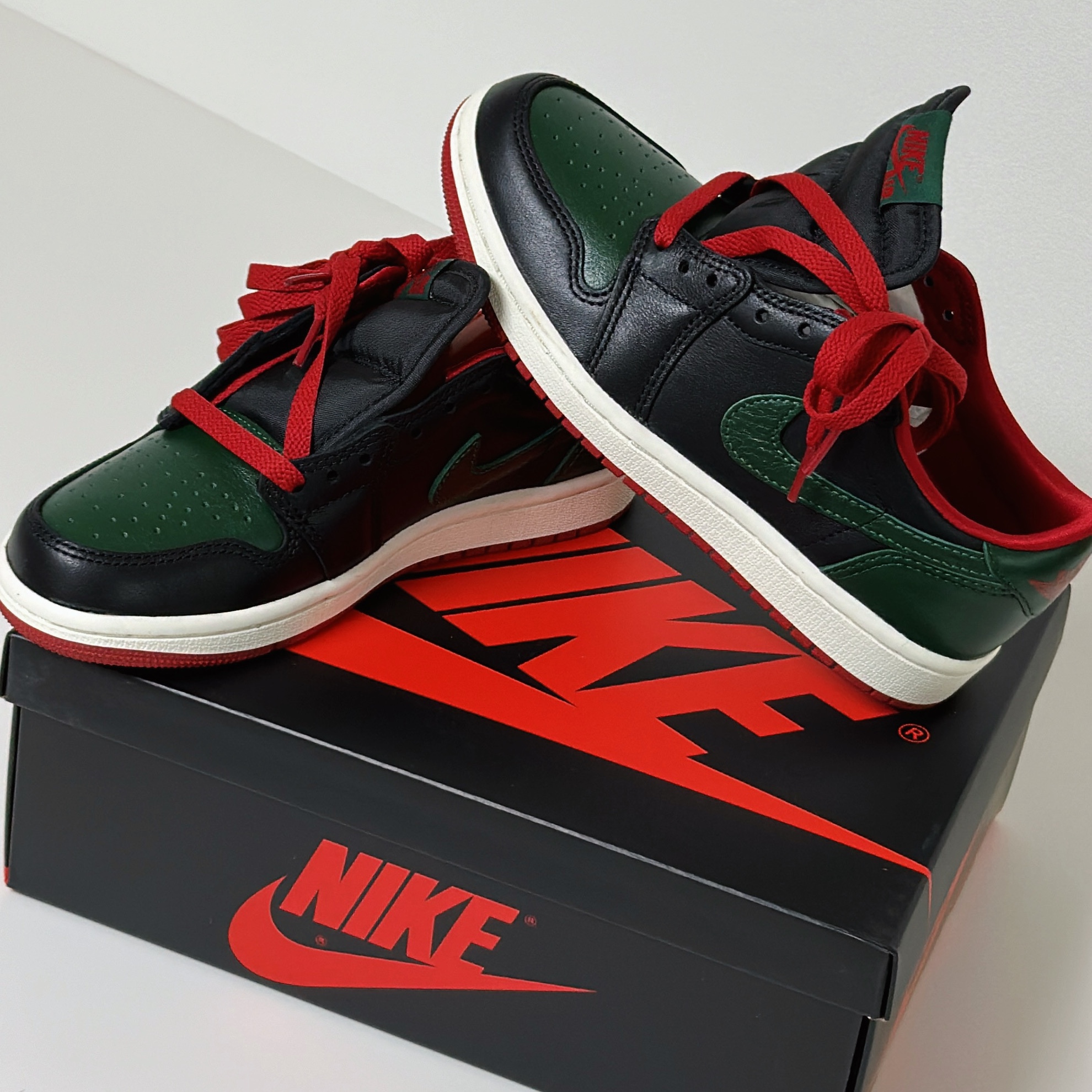 (W) Jordan 1 Retro Low OG Black and Gorge Green 착용 스타일