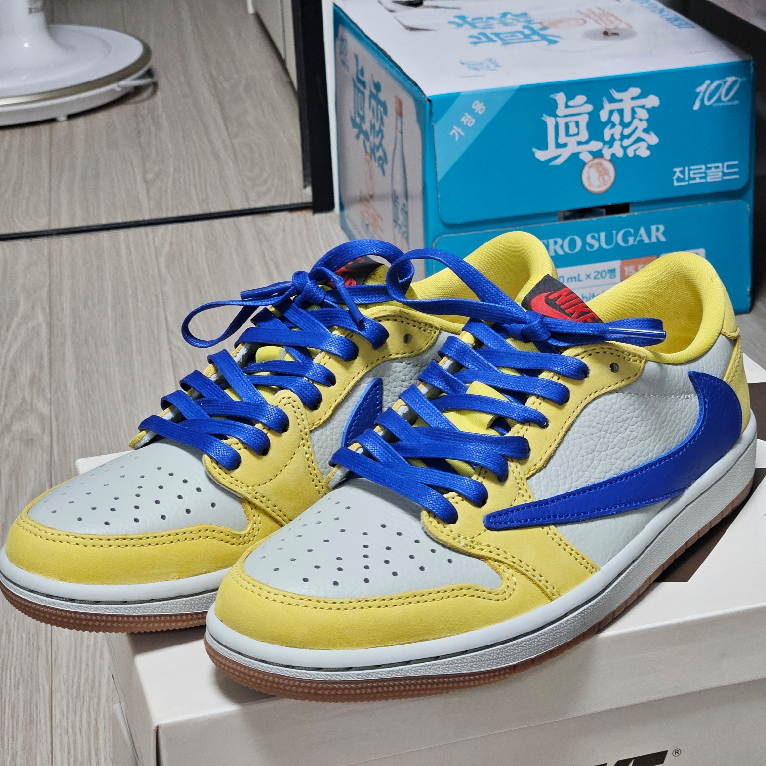 (W) Jordan 1 x Travis Scott Retro Low OG SP Canary 착용 스타일