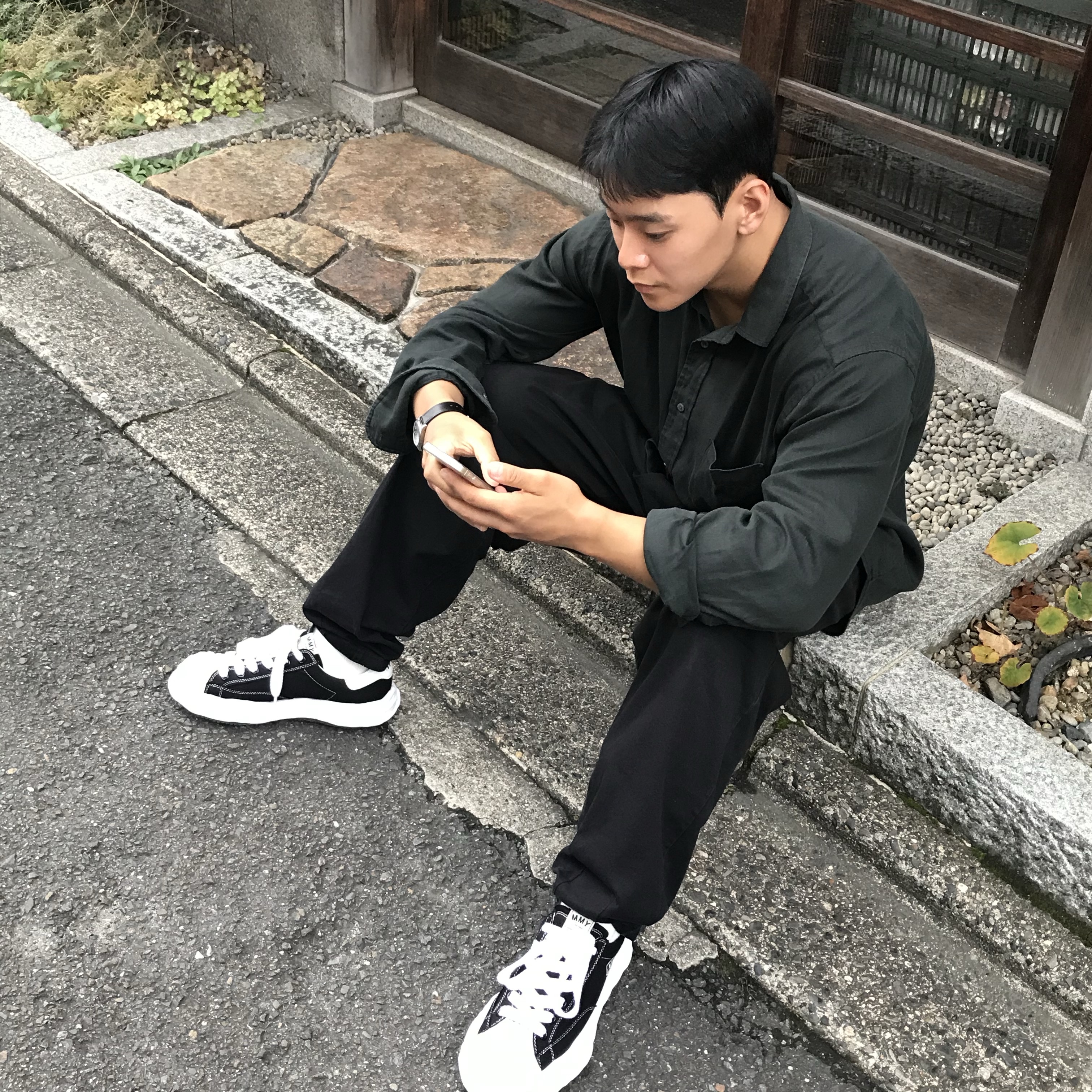 Maison Mihara Yasuhiro Blakey OG Sole Canvas Low-top Sneakers Black White 착용 스타일 - 1