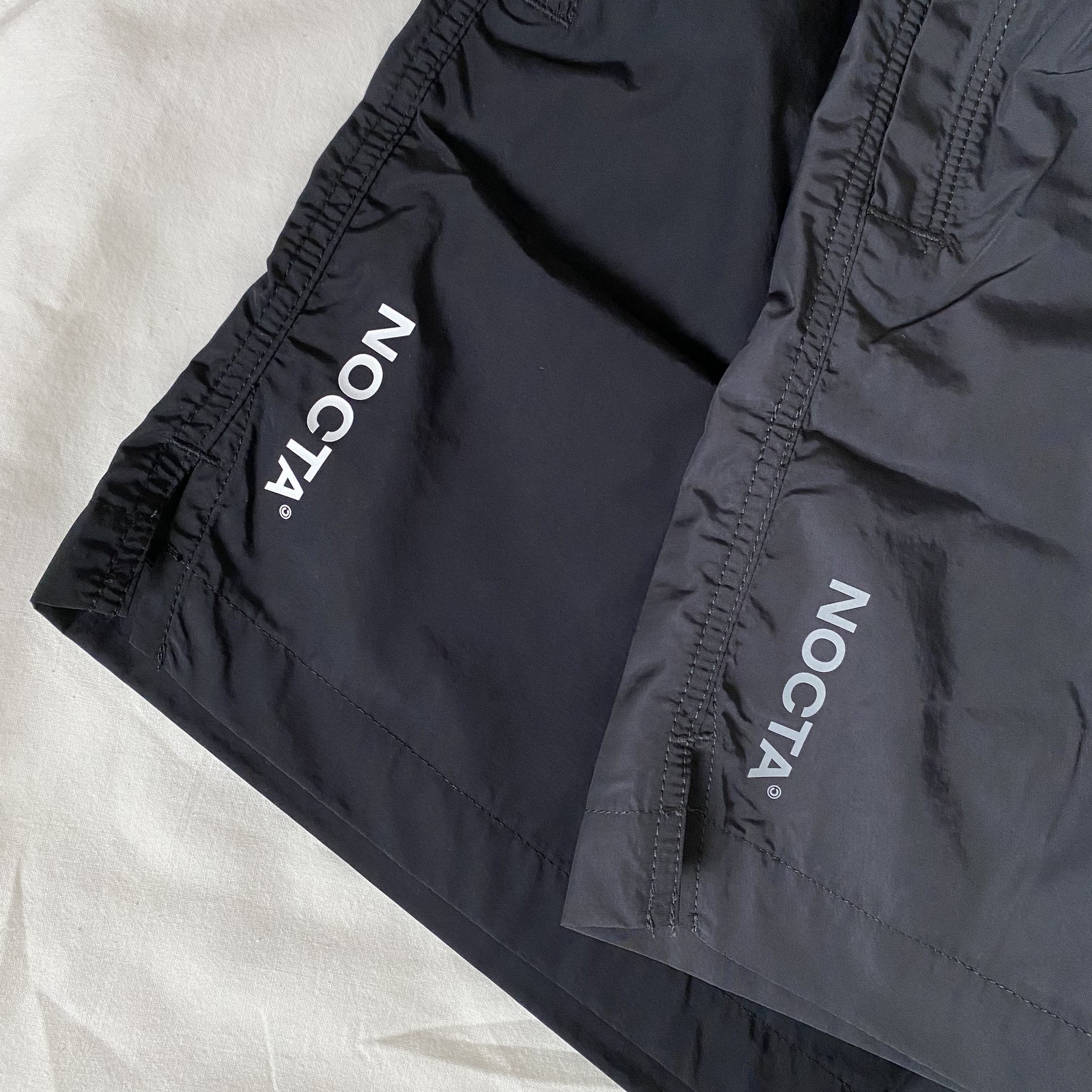 Nike x Drake Nocta Nylon Woven Shorts Black (FN8194-010), Nike x Drake Nocta Woven Shorts Anthracite (FN8194-060) 착용 스타일 - 2