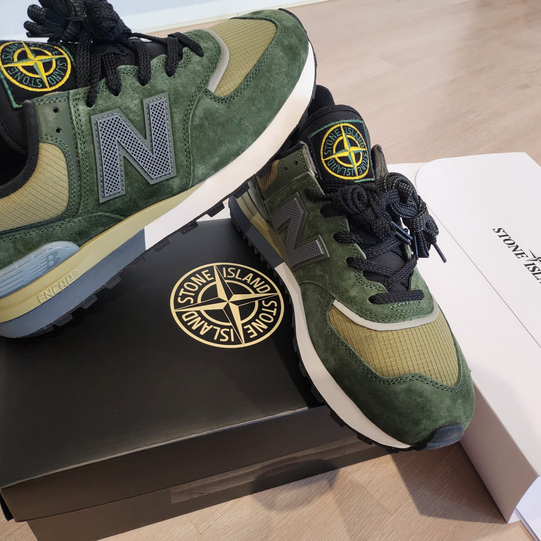 New Balance x Stone Island 574 Legacy Dark Green 착용 스타일