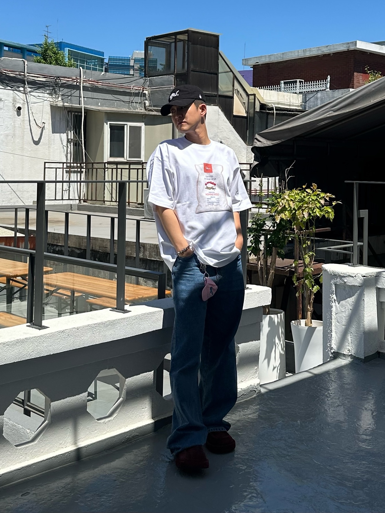 STU Burlap Bag Printing Beads T-shirt White 착용 스타일 - 5