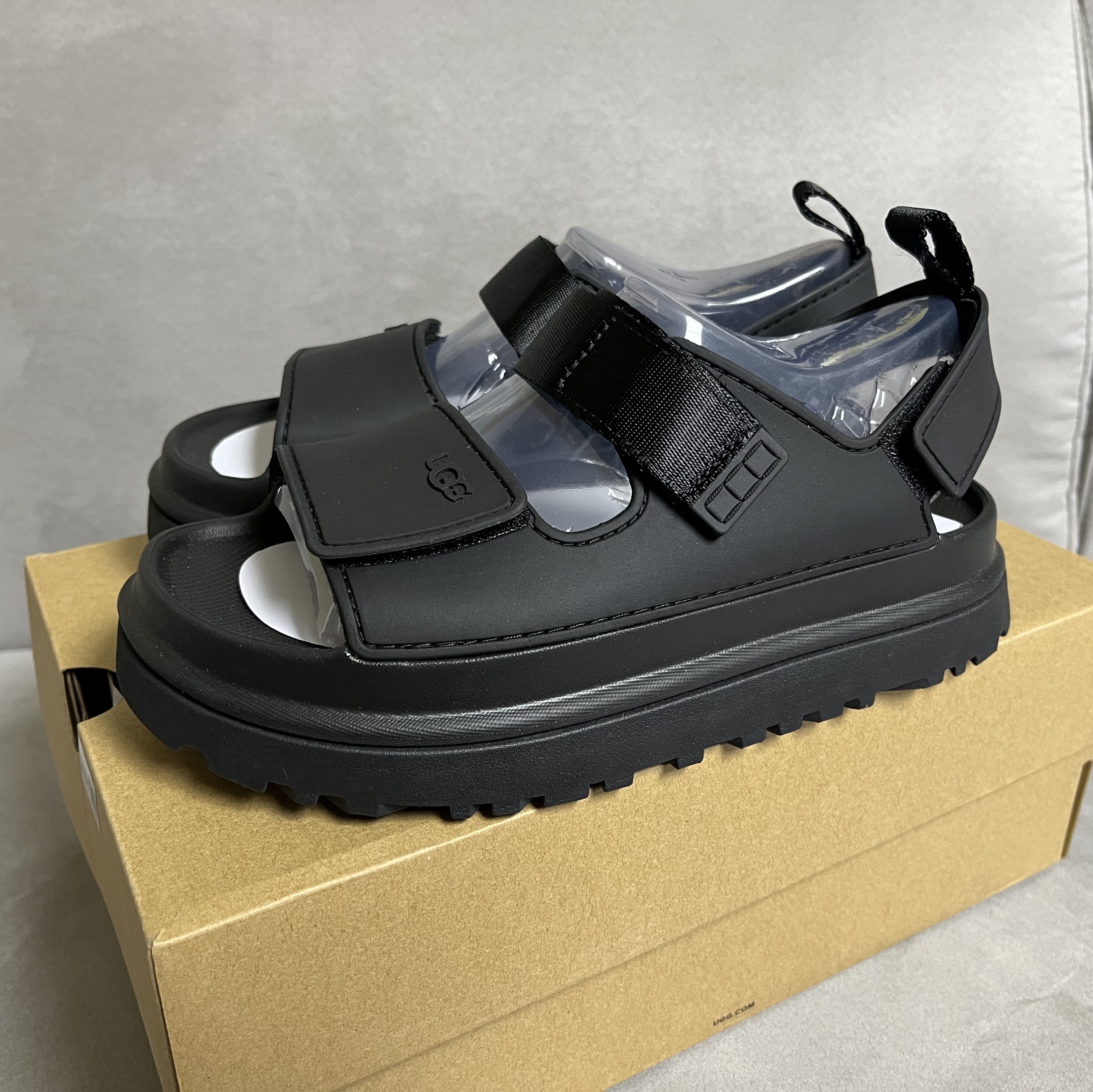(Kids) UGG GoldenGlow Bison Black 착용 스타일 - 2
