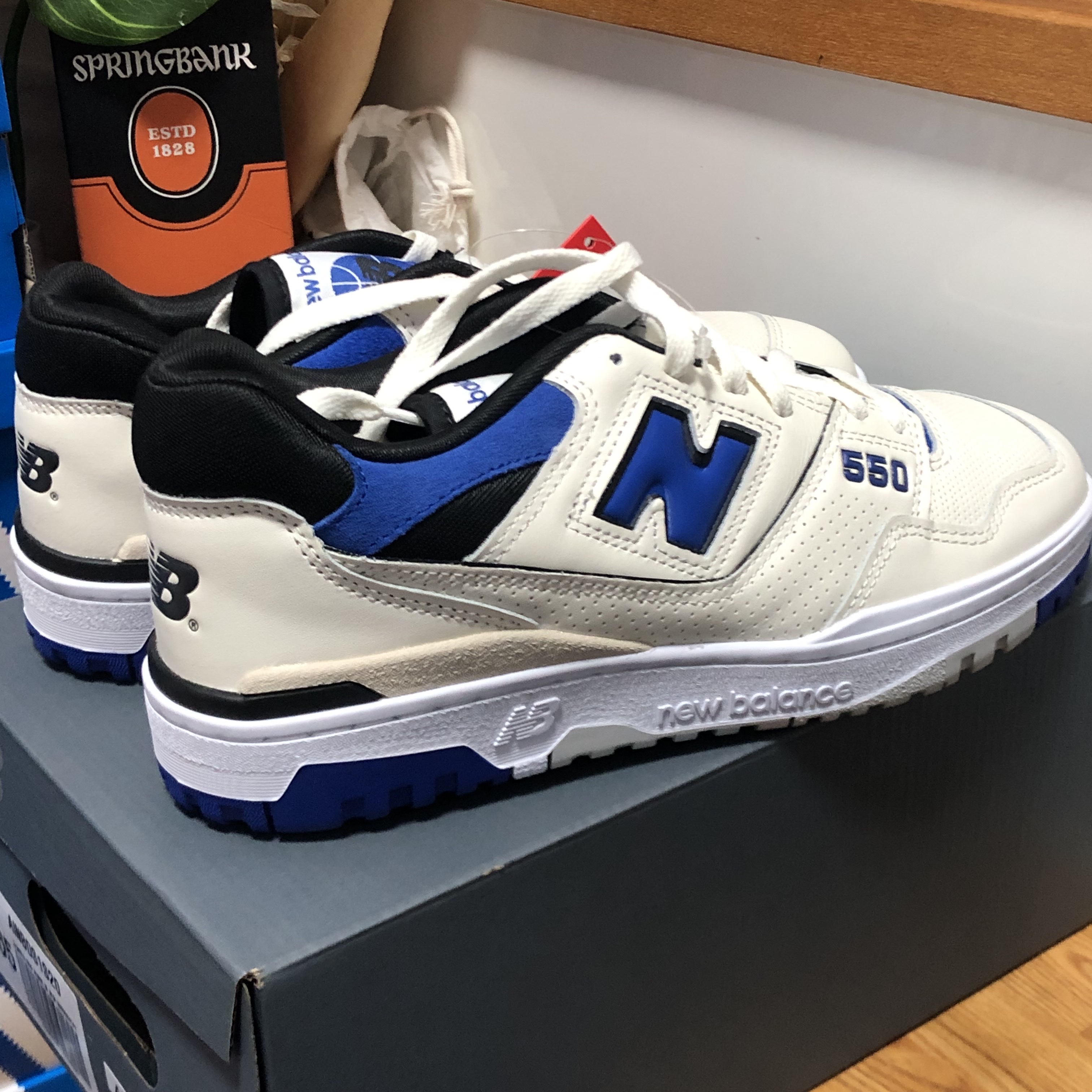 New Balance 550 Sea Salt Team Royal - 2E Wide 착용 스타일