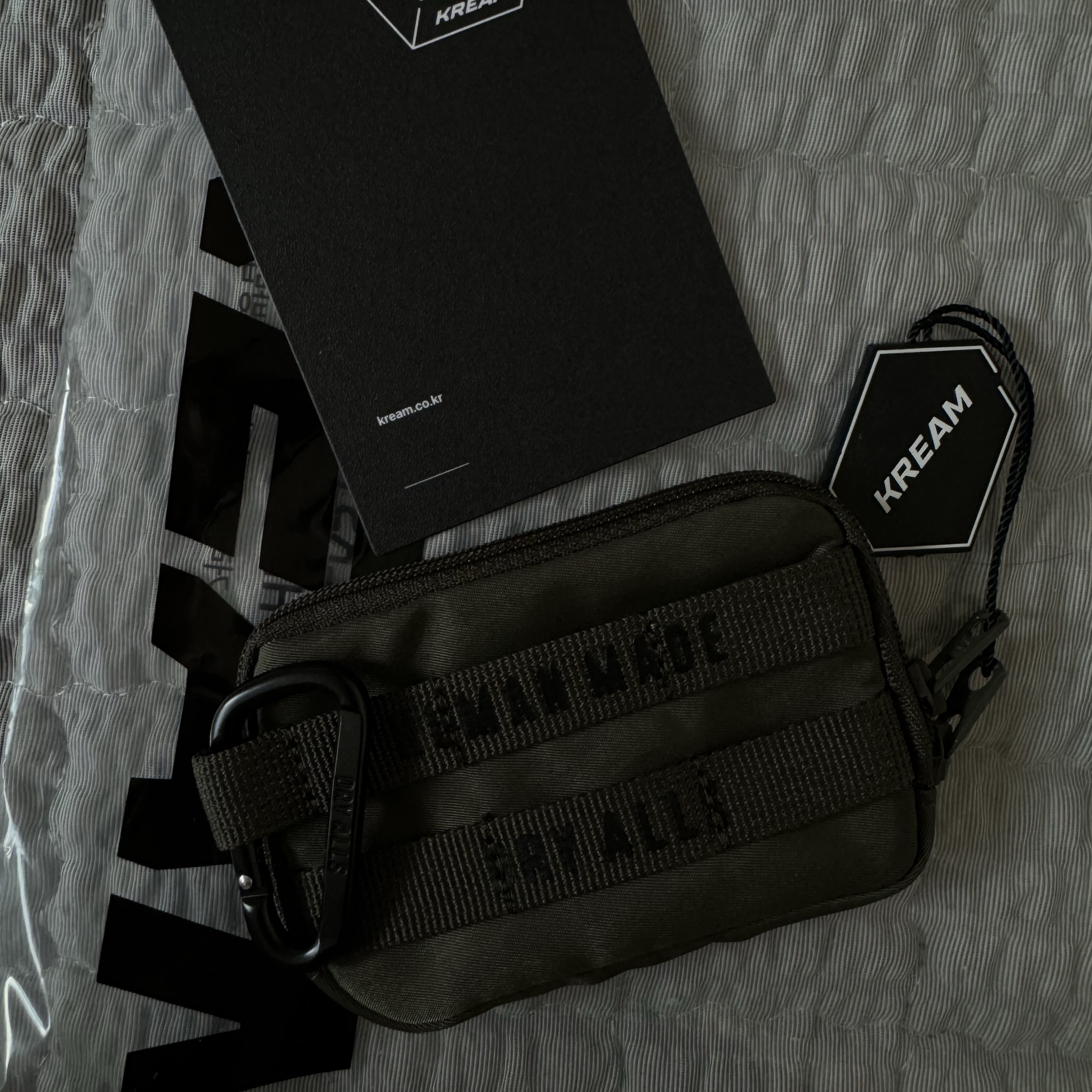 Human Made Military Card Case Olive Drab 착용 스타일 - 2
