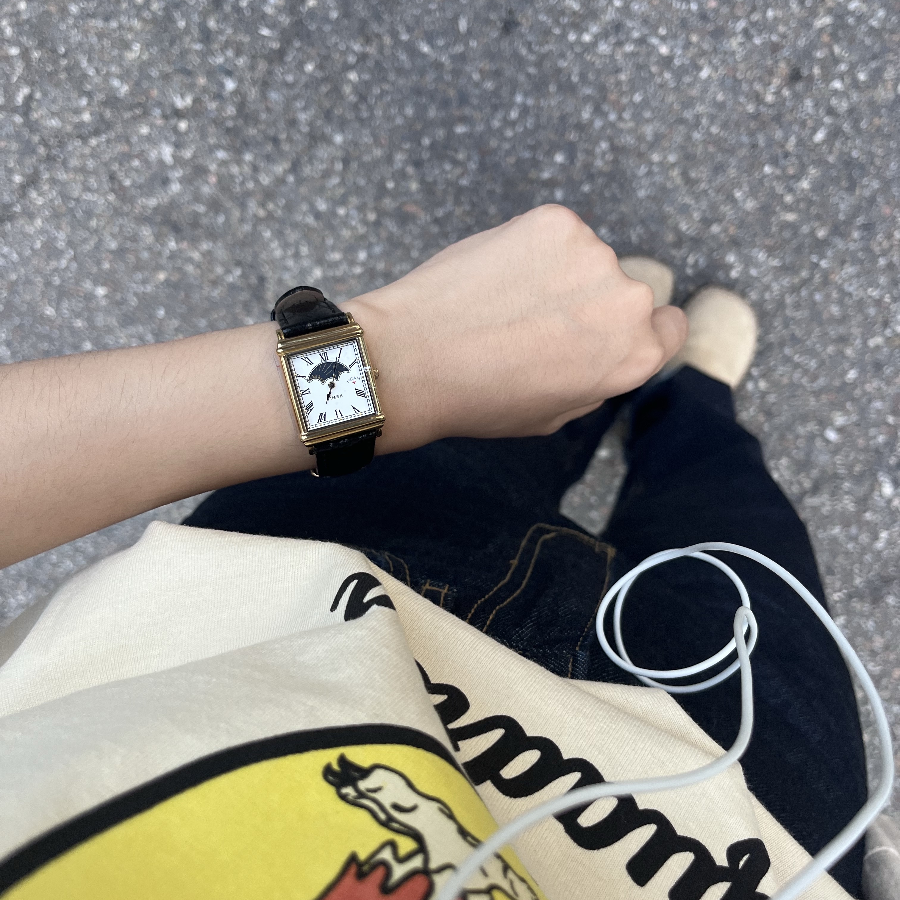 Timex x Noah Sun and Moon Watch Black Gold 착용 스타일 - 1