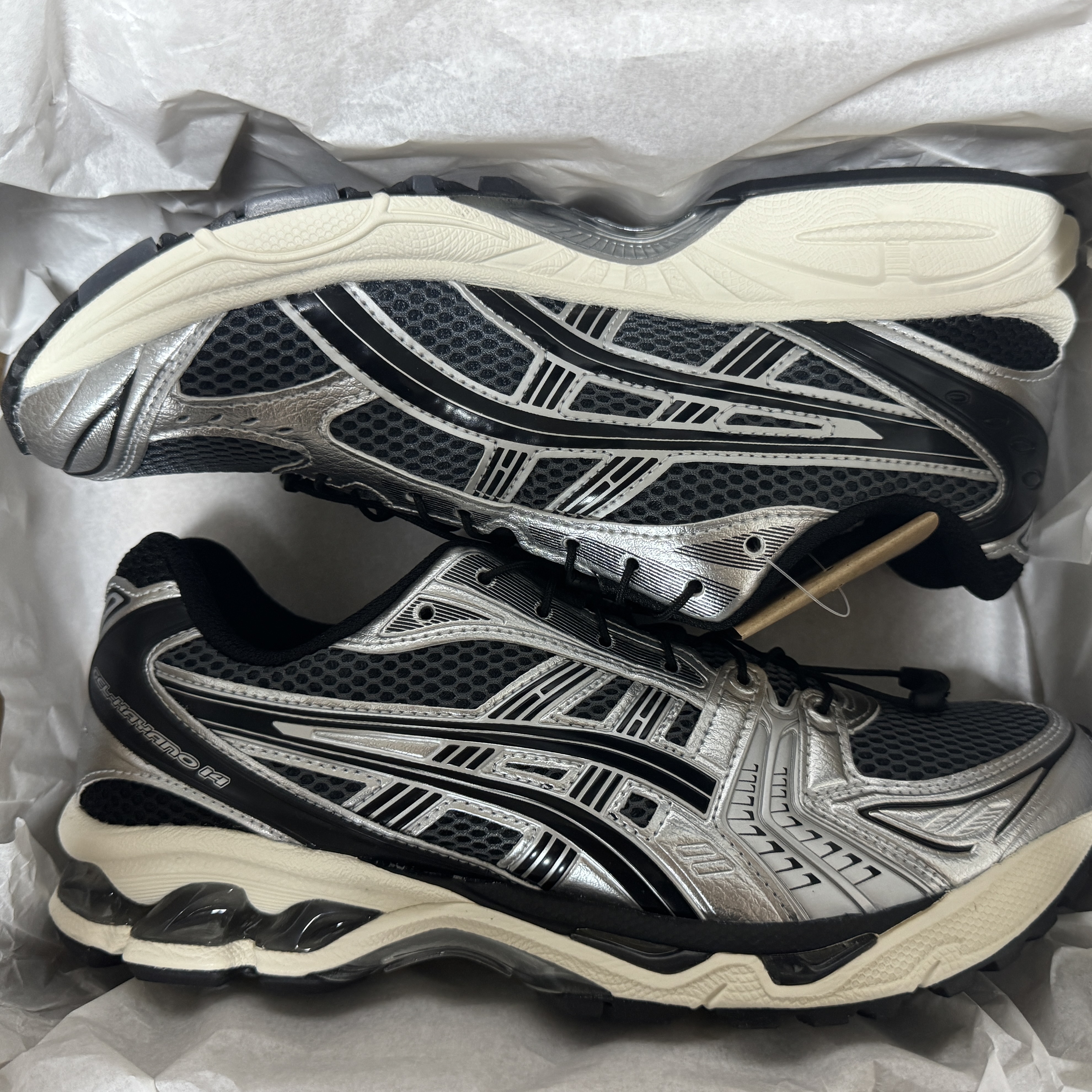 Asics Unlimited Gel-Kayano 14 Carrier Grey Black 착용 스타일