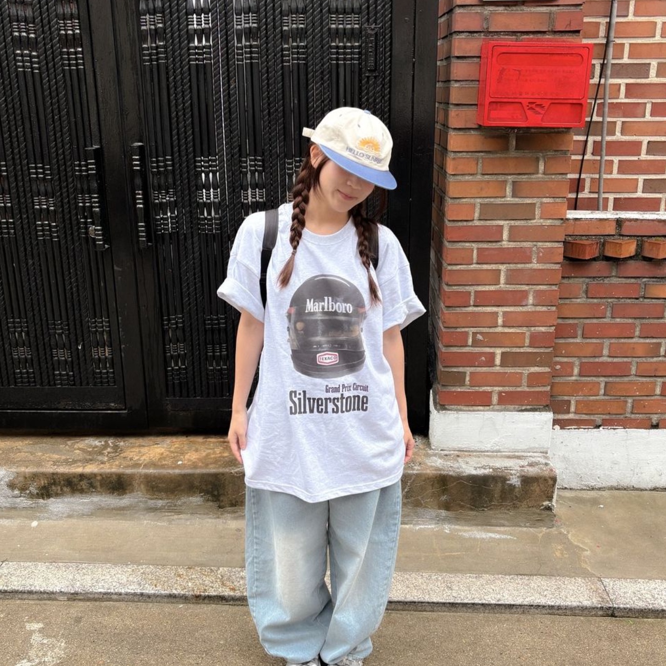 Hello Sunrise Two Tone Washed OG Logo Cap VTG Red & Ocean Blue, Hello Sunrise Two Tone Washed OG Logo Cap Deep Blue & Beige 착용 스타일