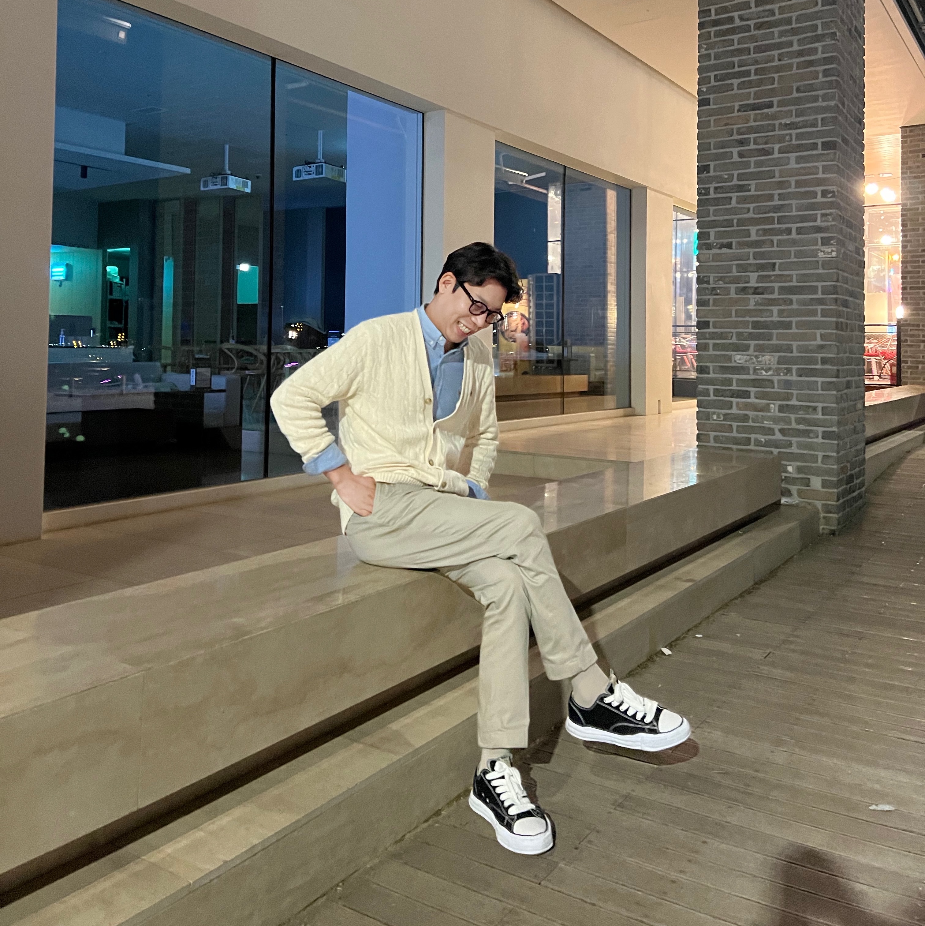 Maison Mihara Yasuhiro Peterson OG Sole Canvas Low Sneakers Black, Polo Ralph Lauren Custom Fit Oxford Shirt Blue 착용 스타일