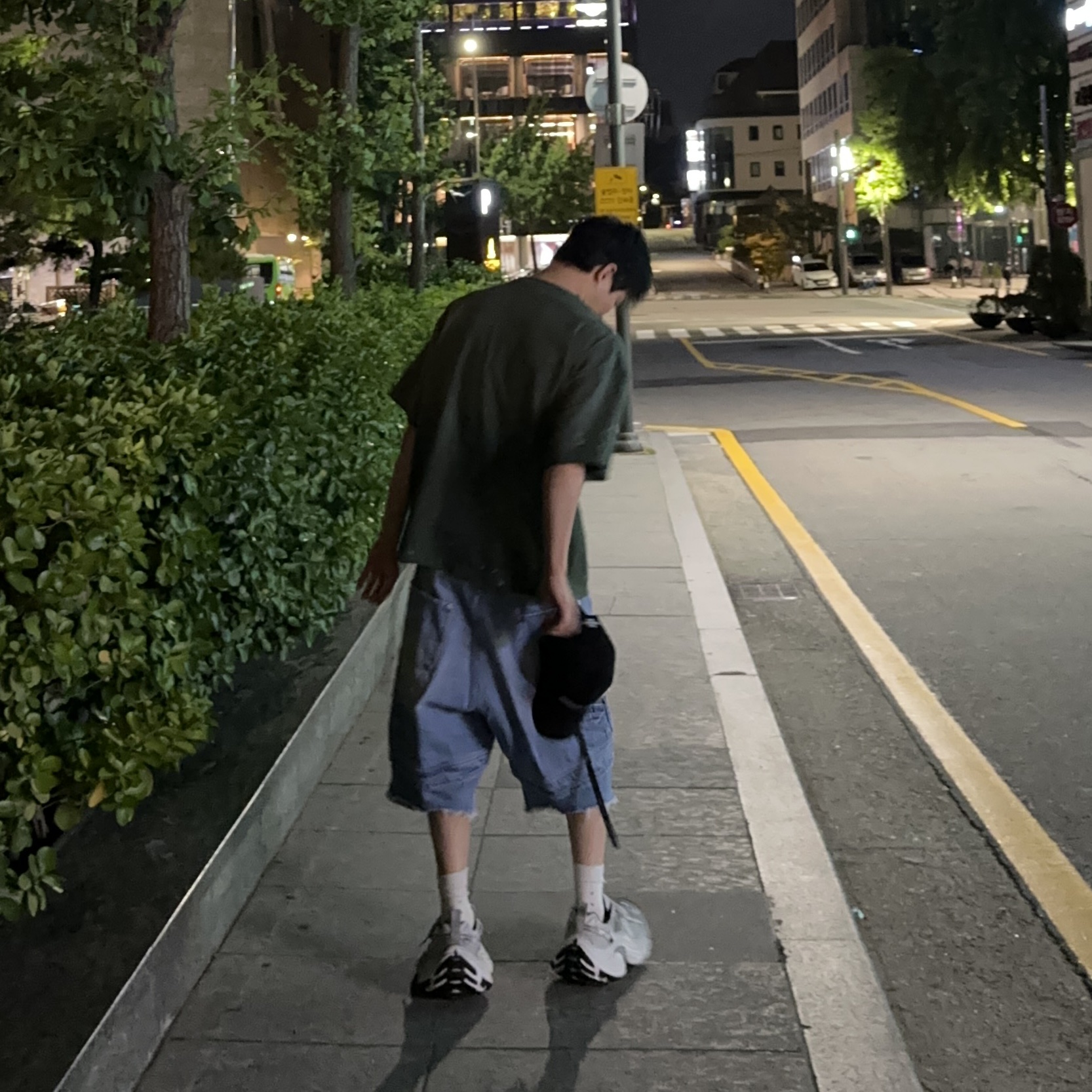 Balenciaga 10XL Sneakers White Grey Silver Black 착용 스타일 - 3