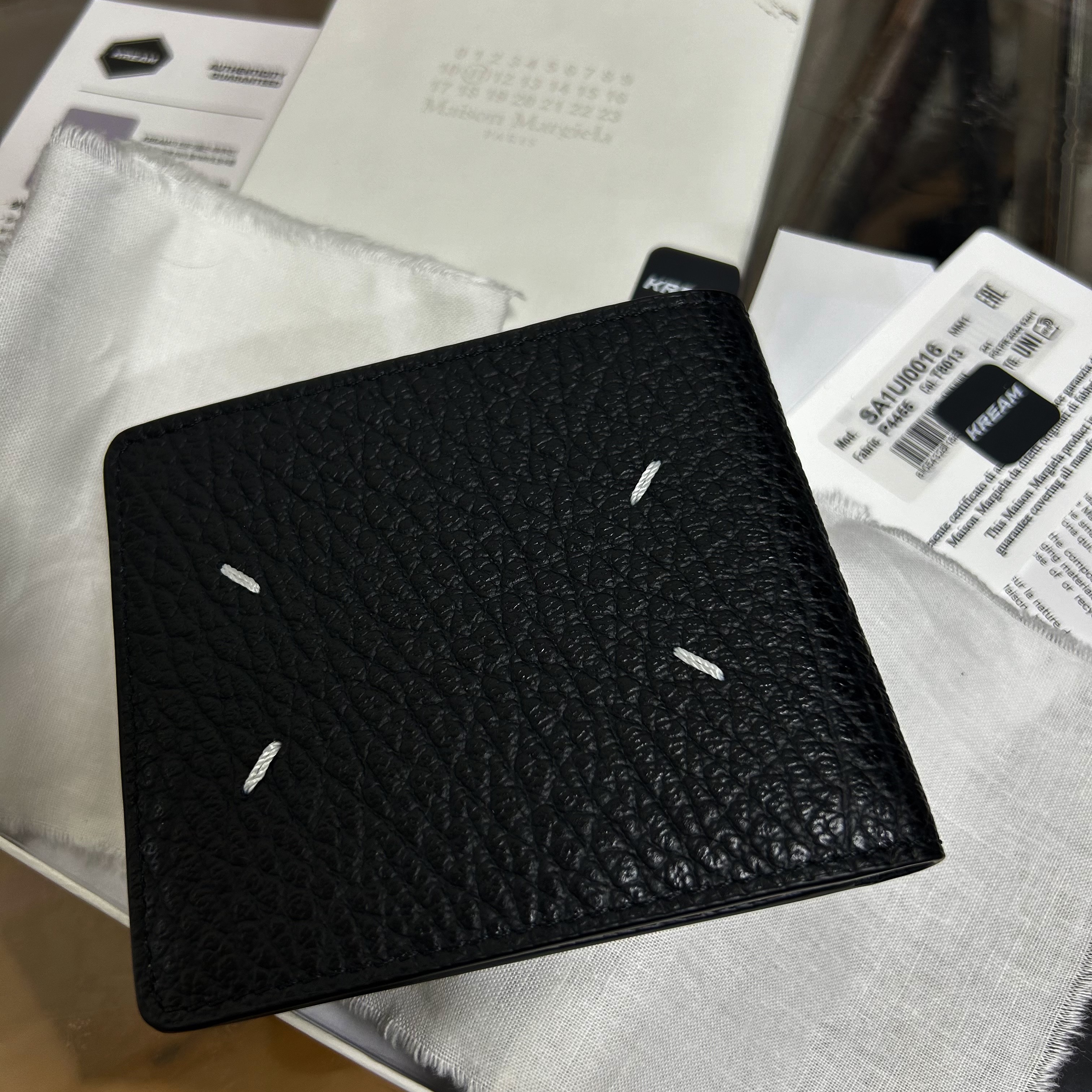 Maison Margiela Bi-Fold Wallet Black 착용 스타일 - 1