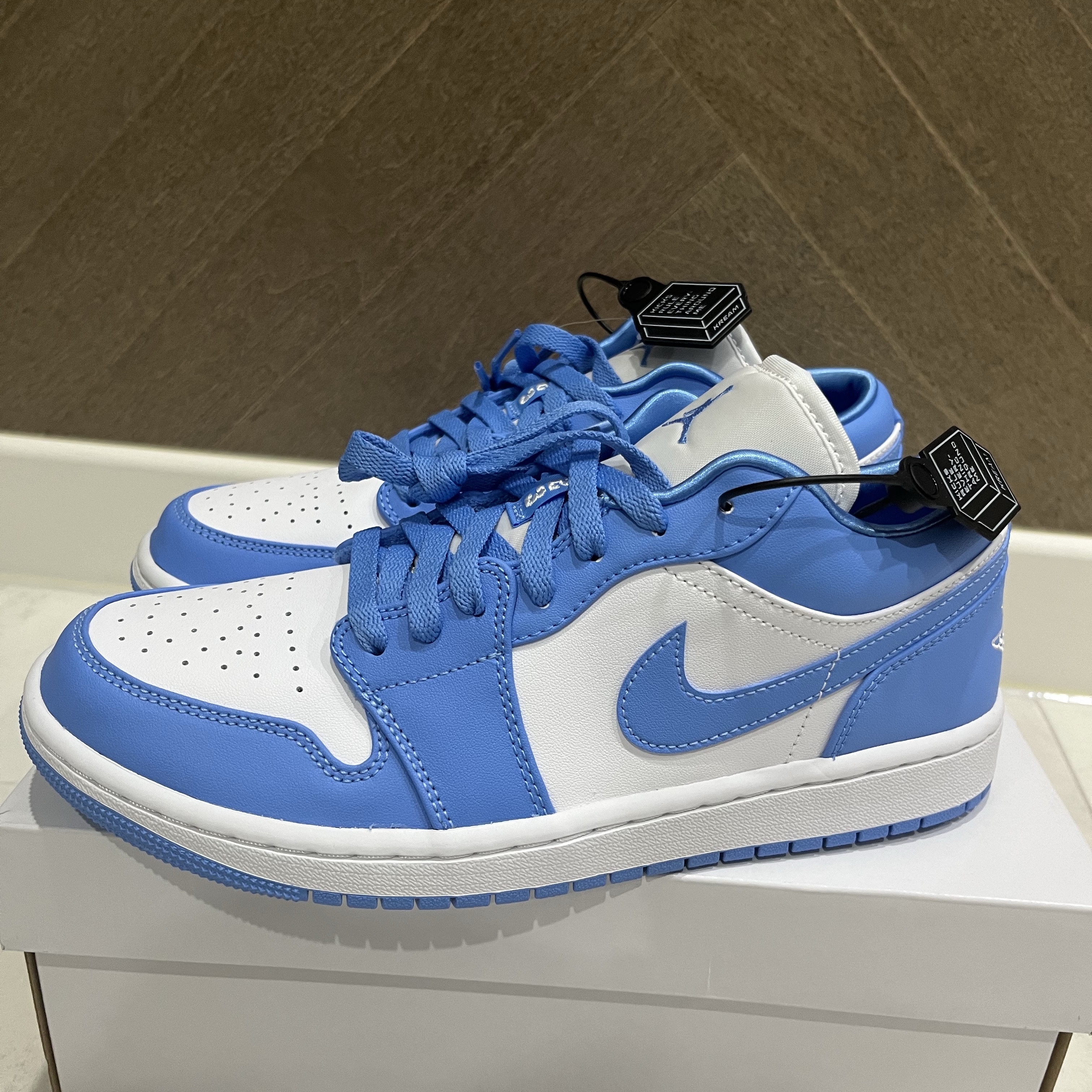 (W) Jordan 1 Low UNC University Blue 착용 스타일 - 1