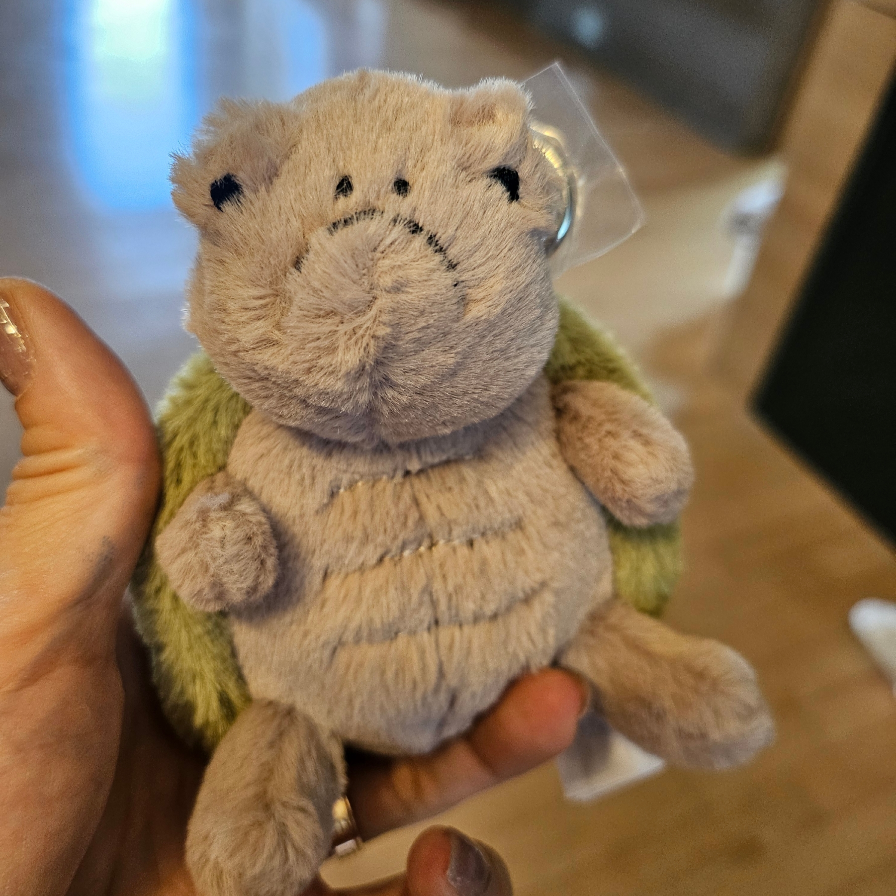 Jellycat Timmy Turtle Bag Charm Beige Green 착용 스타일