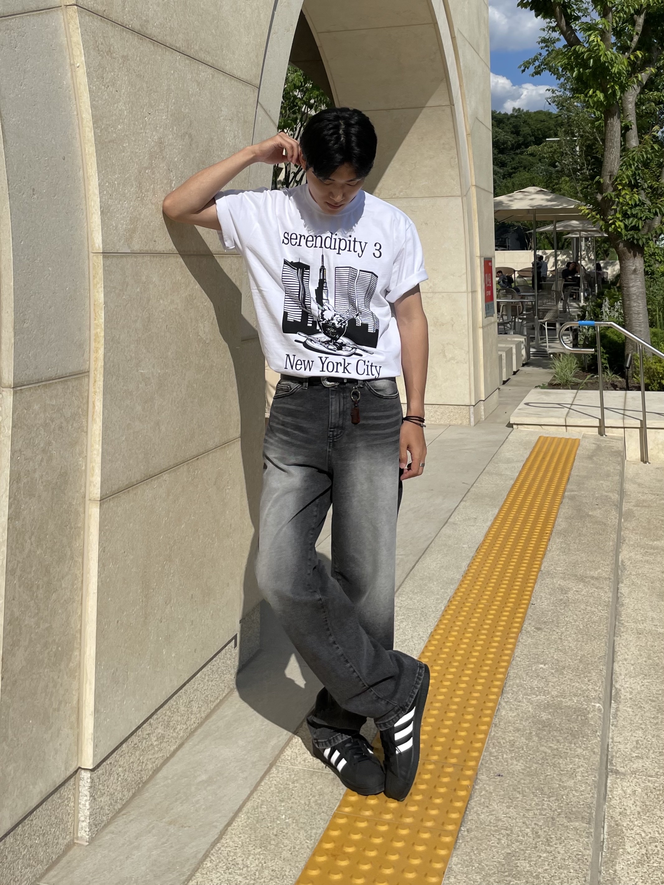 Adidas Superstar Core Black White 착용 스타일 - 2
