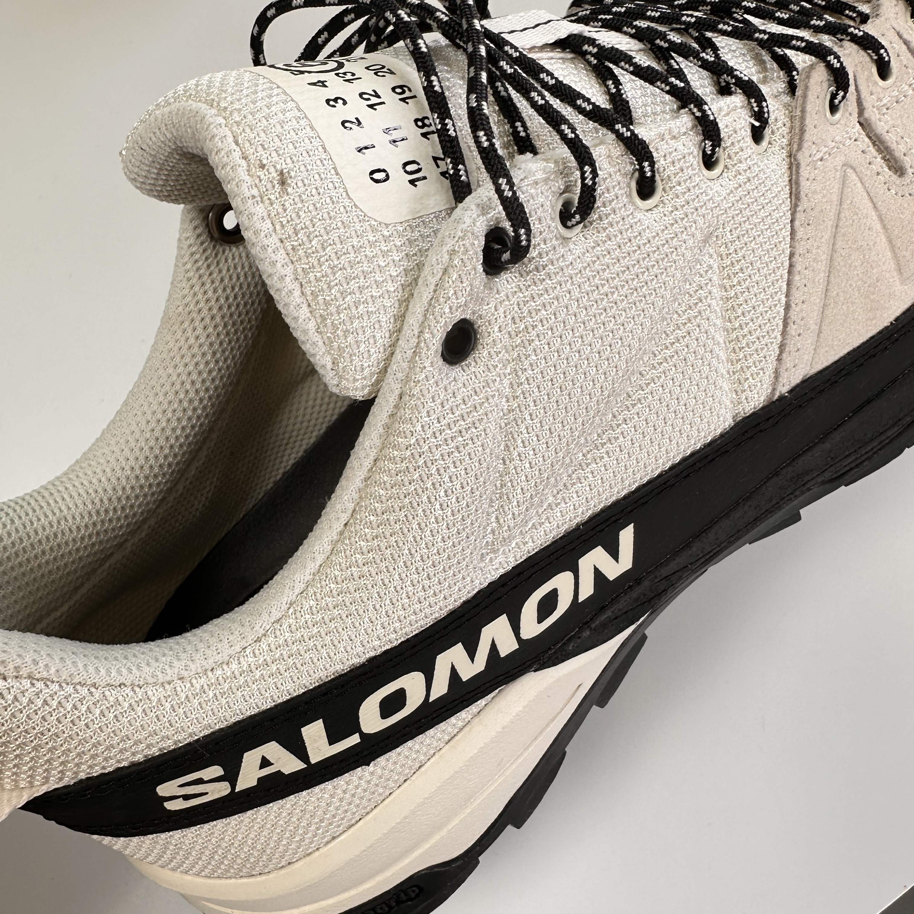 Salomon x MM6 Maison Margiela X-ALP White 착용 스타일 - 3