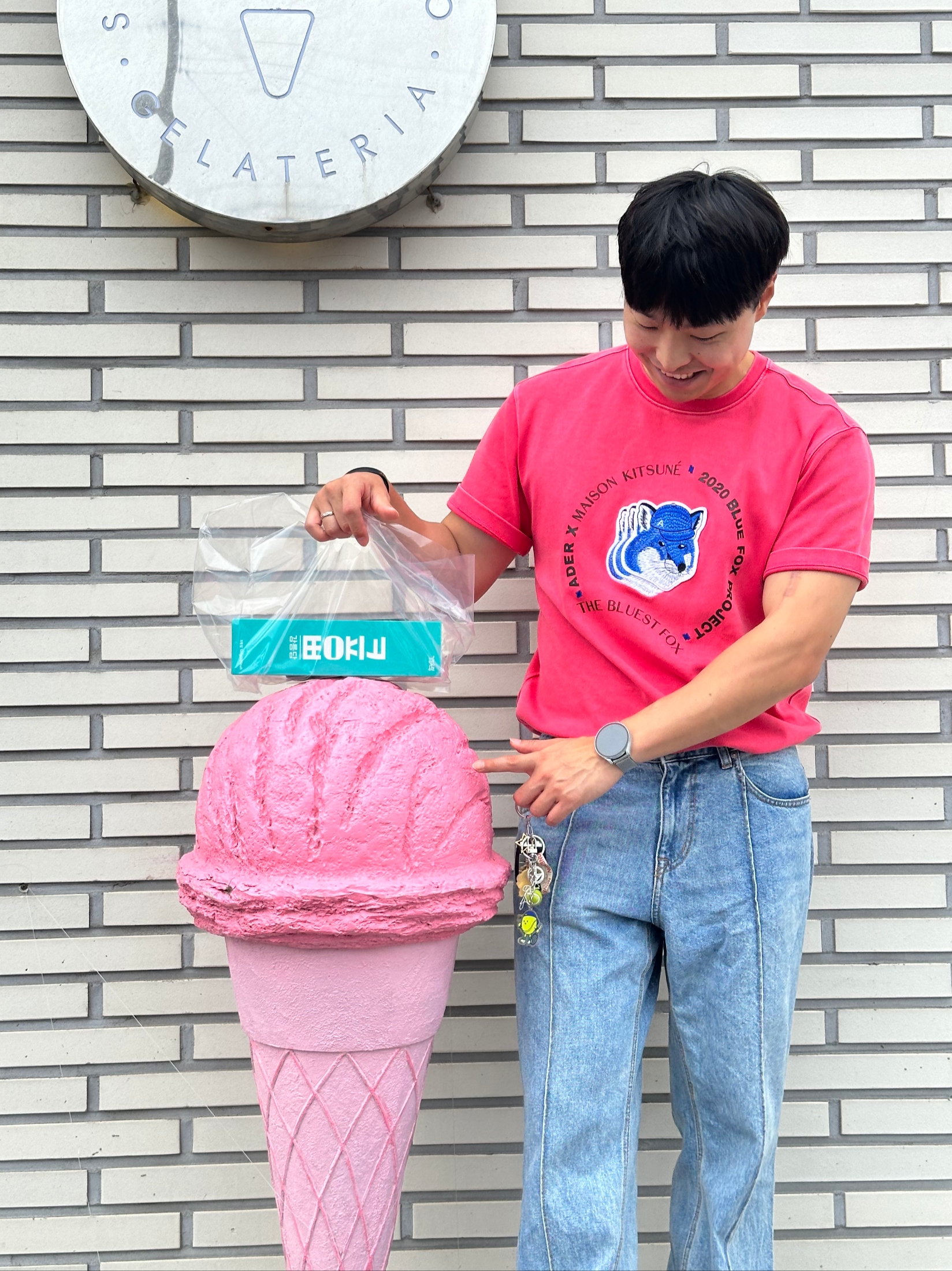 Maison Kitsune x Ader Error Triple Fox Head Logo T-Shirt Pink 착용 스타일 - 2