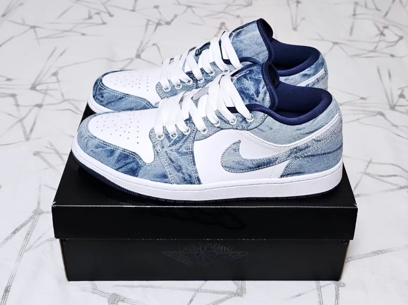 Jordan 1 Low SE Washed Denim 착용 스타일 - 2