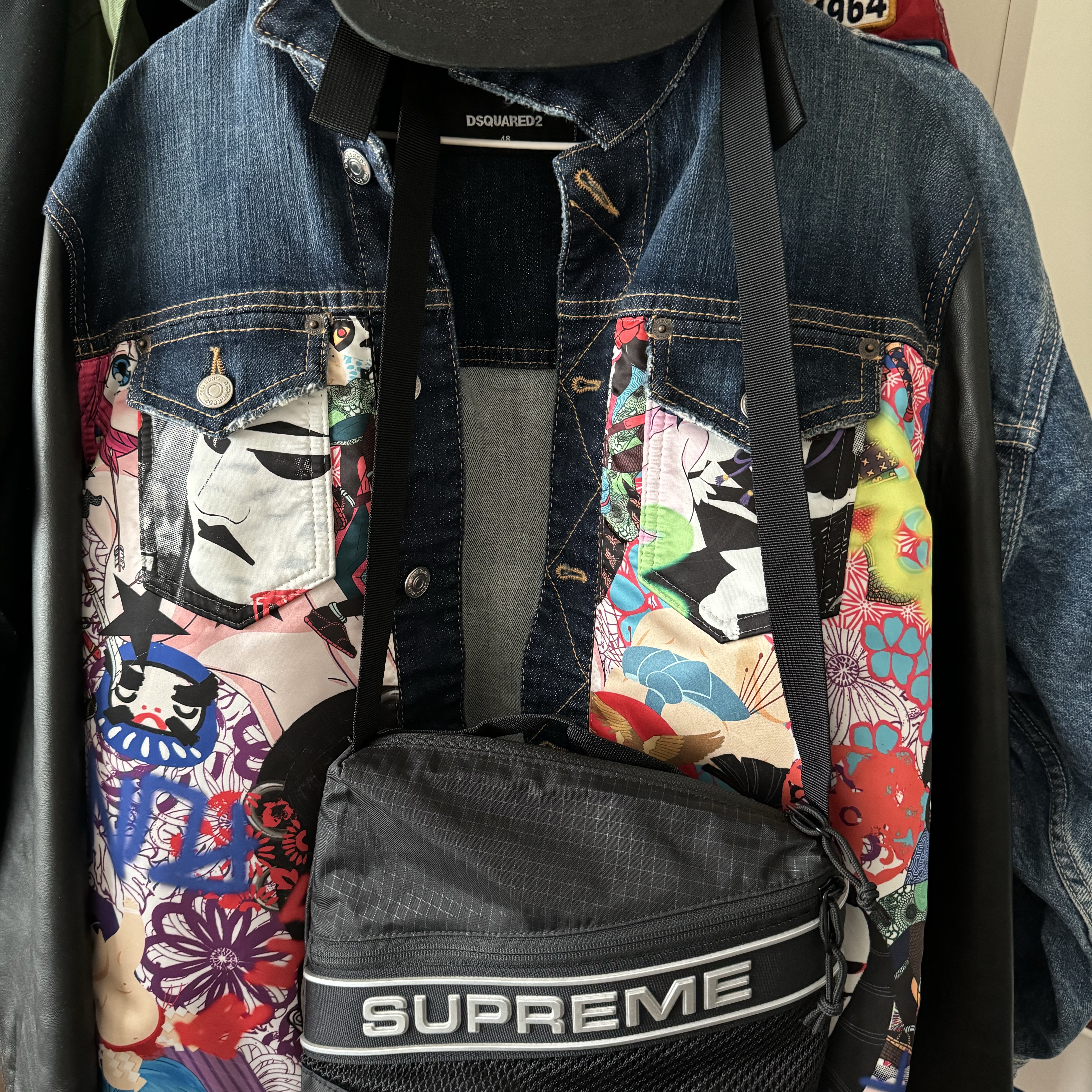 Supreme Shoulder Bag Black - 23FW 착용 스타일