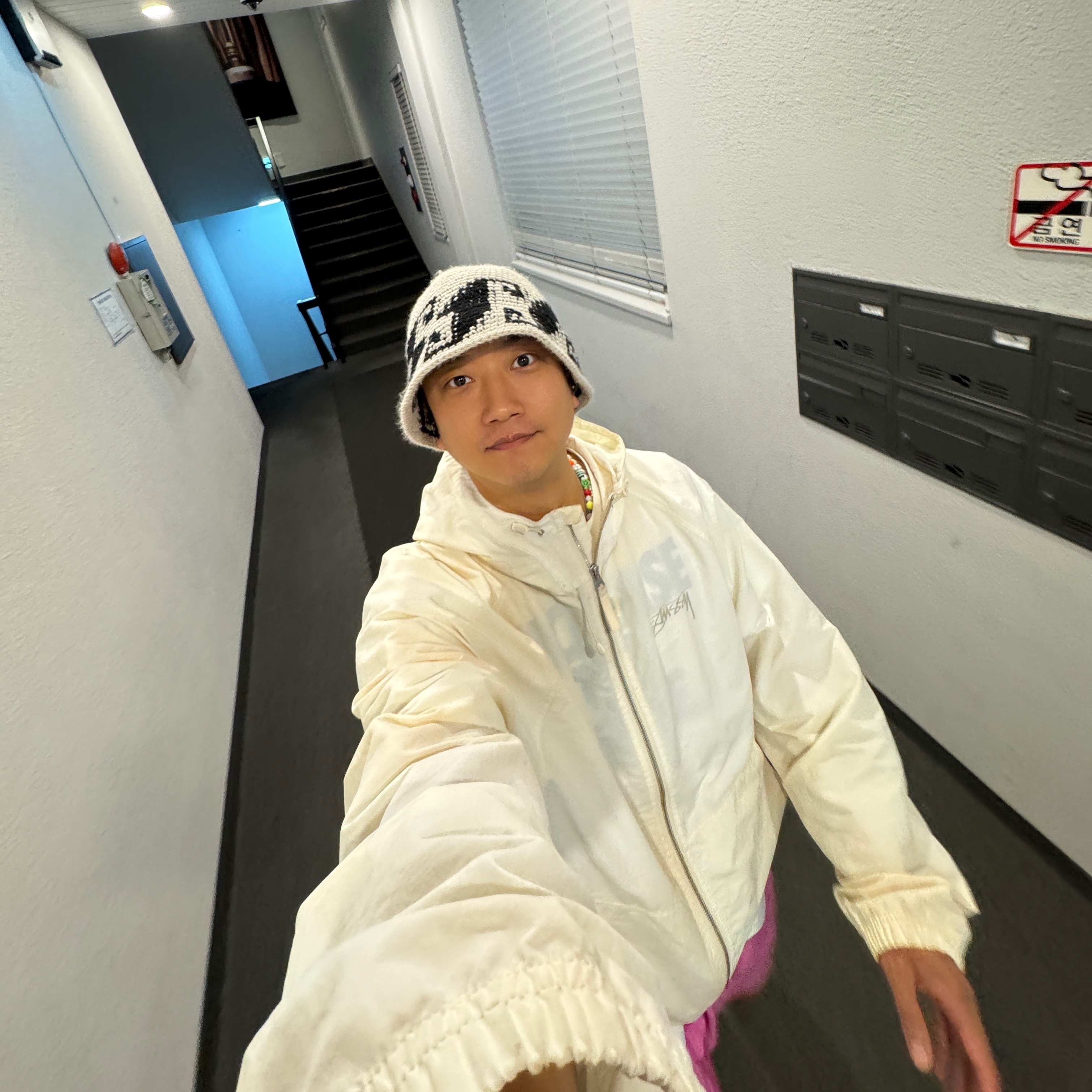 Stussy Waves Knit Bucket Hat Bone, Stussy Wave Dye Beach Shell Jacket Bone 착용 스타일 - 2