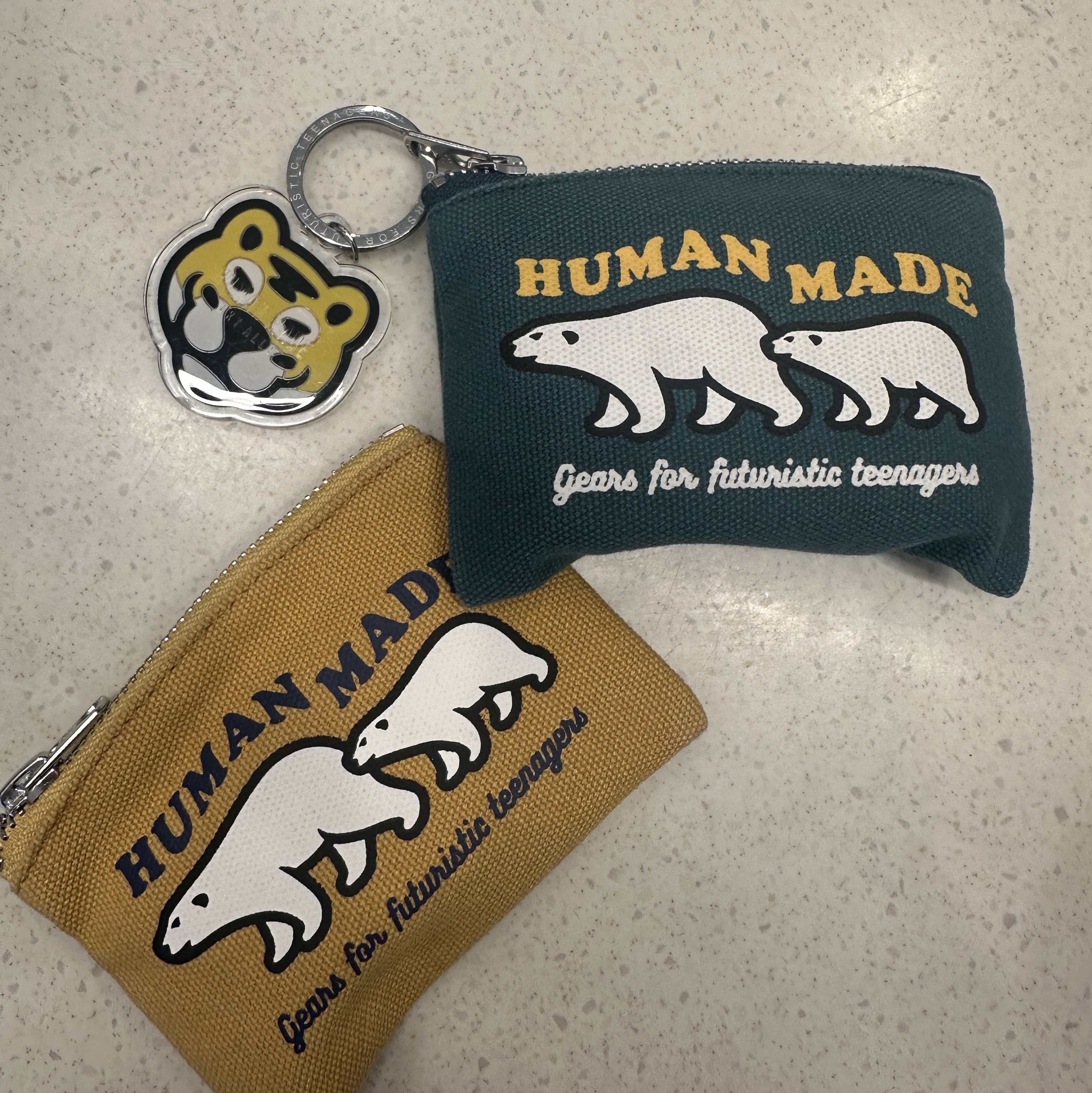 Human Made Acrylic Animal Keyring Yellow, Human Made Card Case Green 착용 스타일