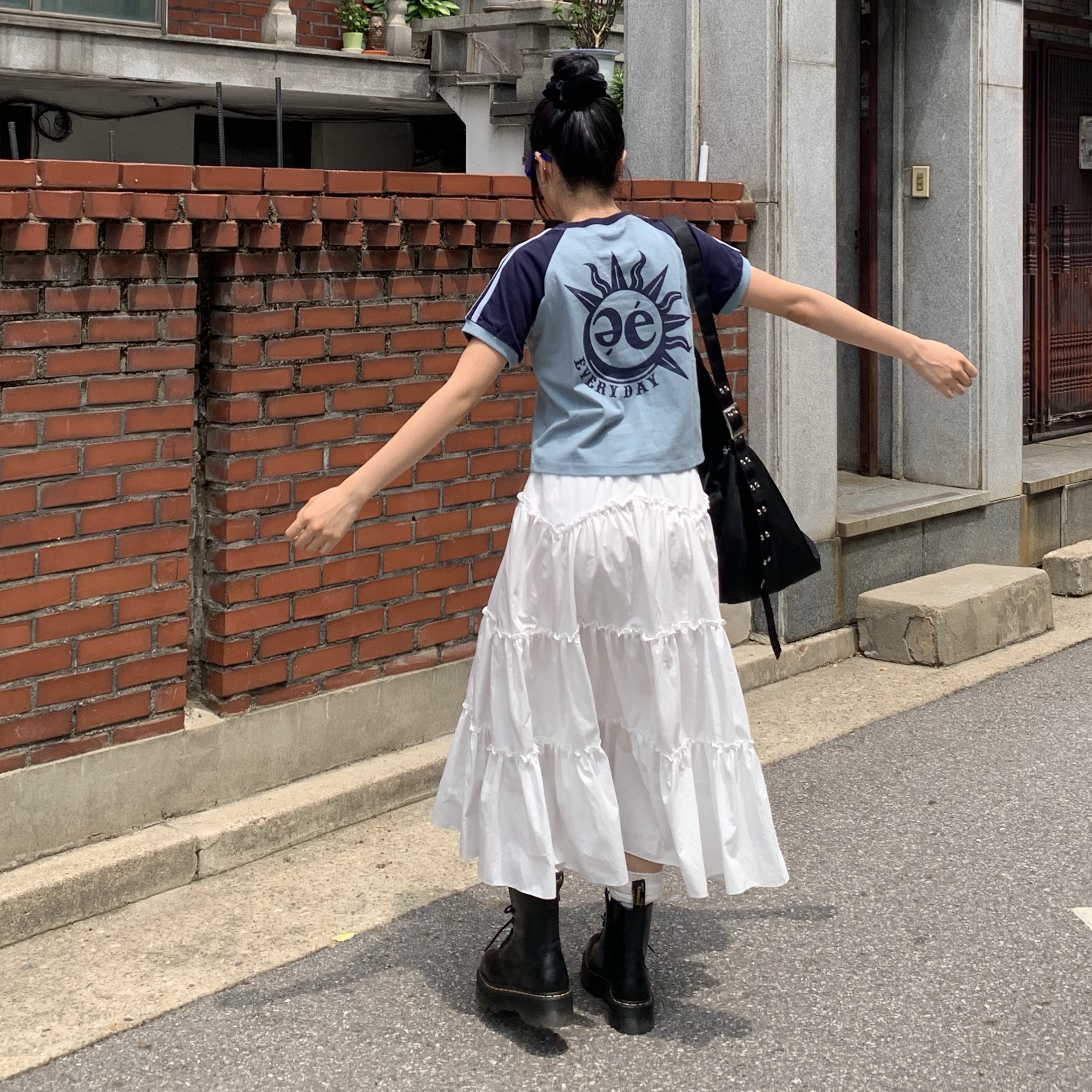 Dr. Martens Jadon Boots Black, Yieyie Super Sasha Bag Ink Black 착용 스타일 - 7