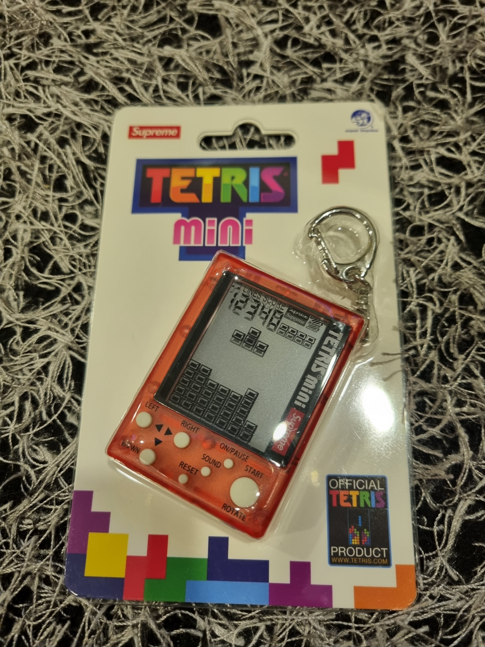 Supreme x Tetris Mini Red - 24SS 착용 스타일 - 2