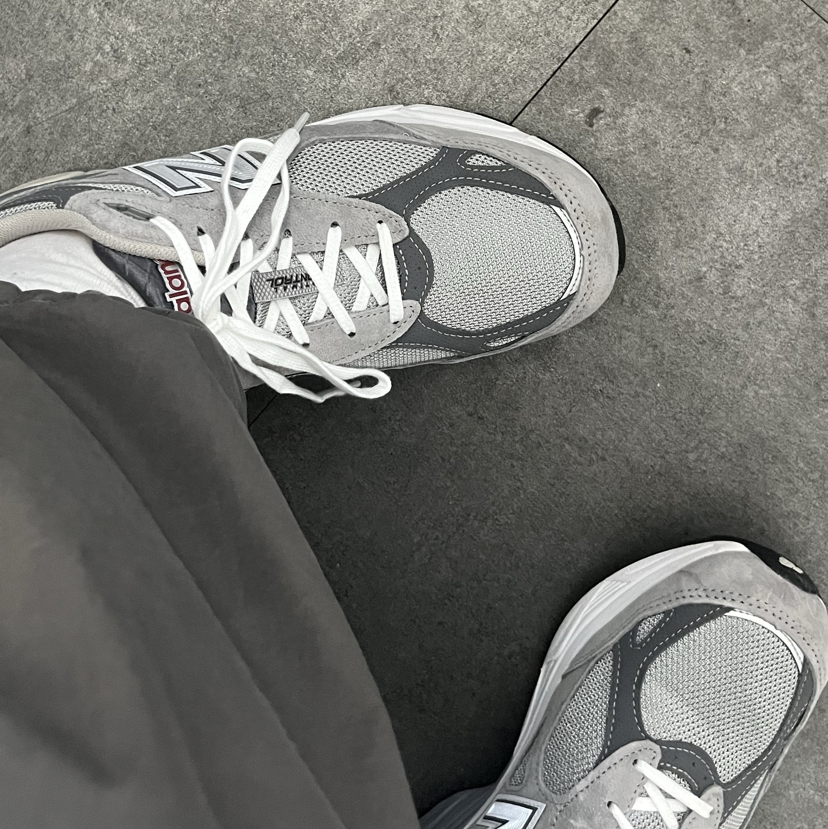 New Balance 990v3 Made in USA Grey - D Standard 착용 스타일