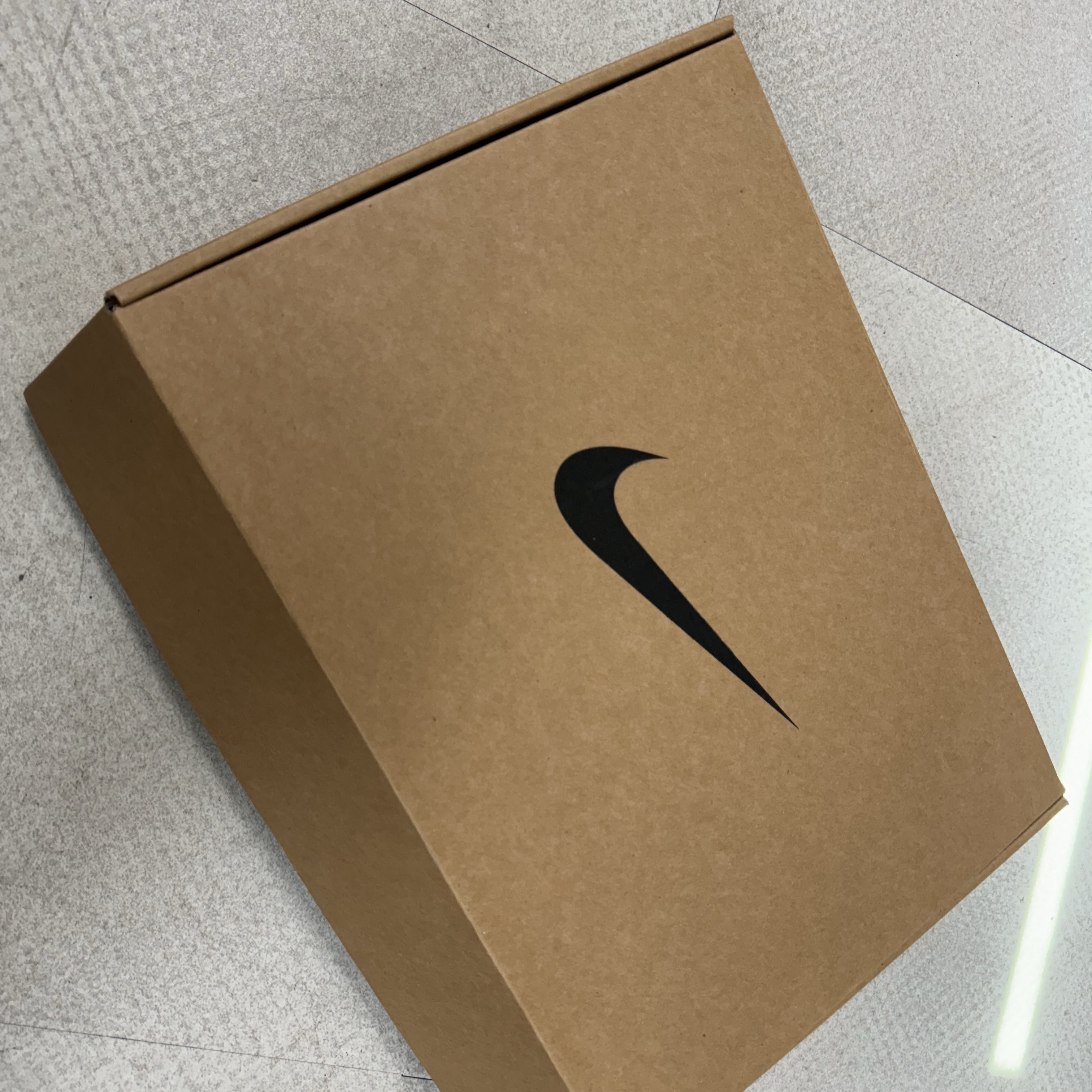 Nike Swoosh Rug Black White 착용 스타일 - 2