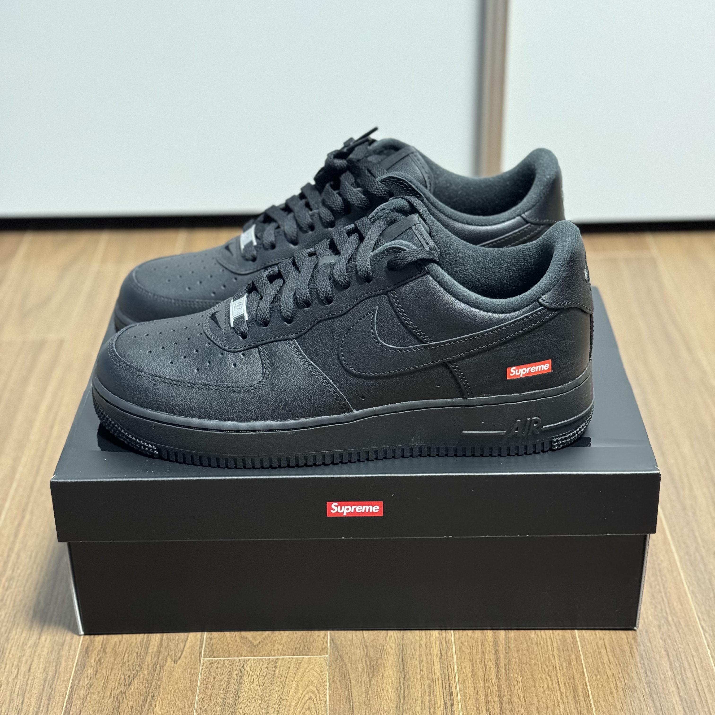 Nike x Supreme Air Force 1 Low Black 착용 스타일