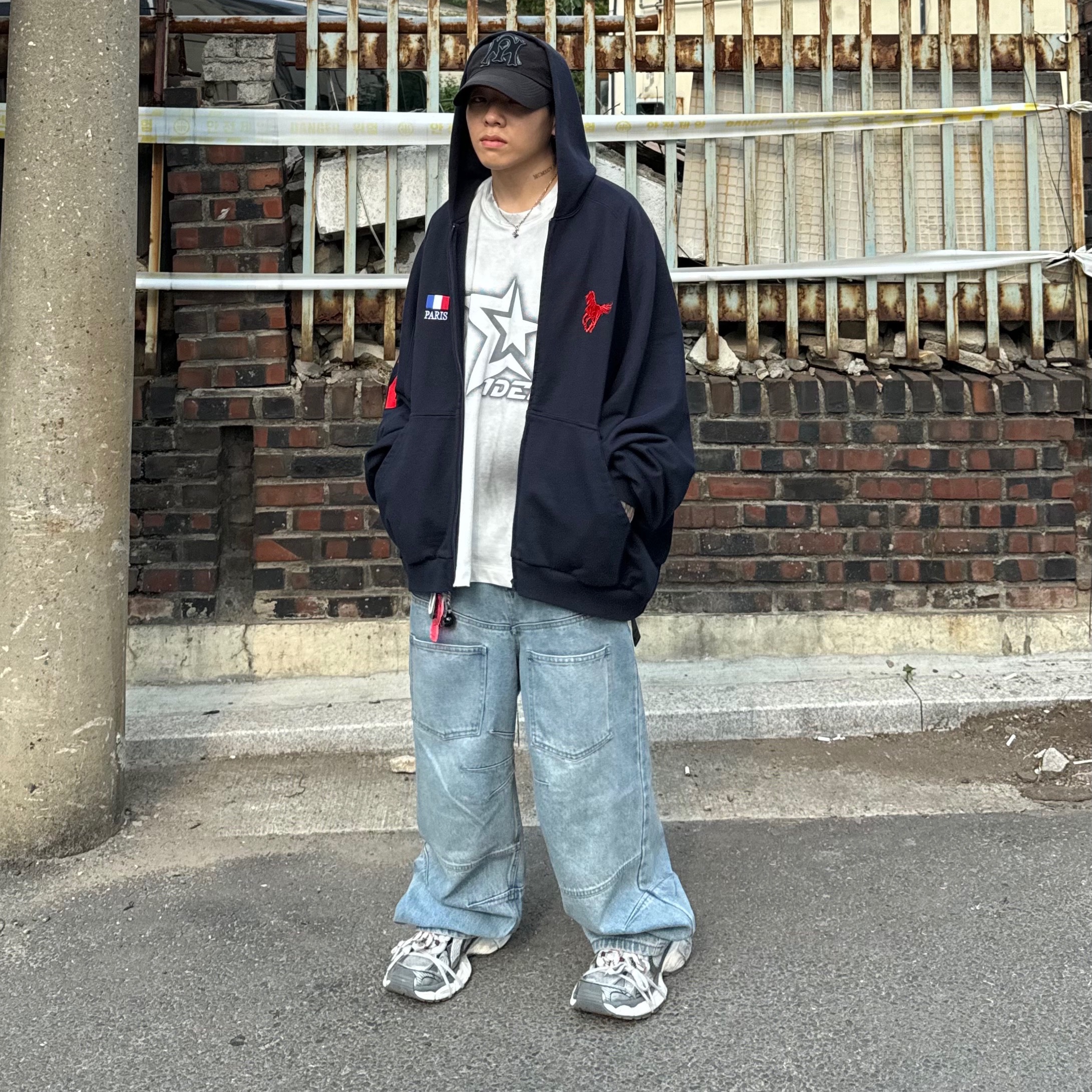 Balenciaga 3XL Sneakers Grey White Red 착용 스타일 - 3