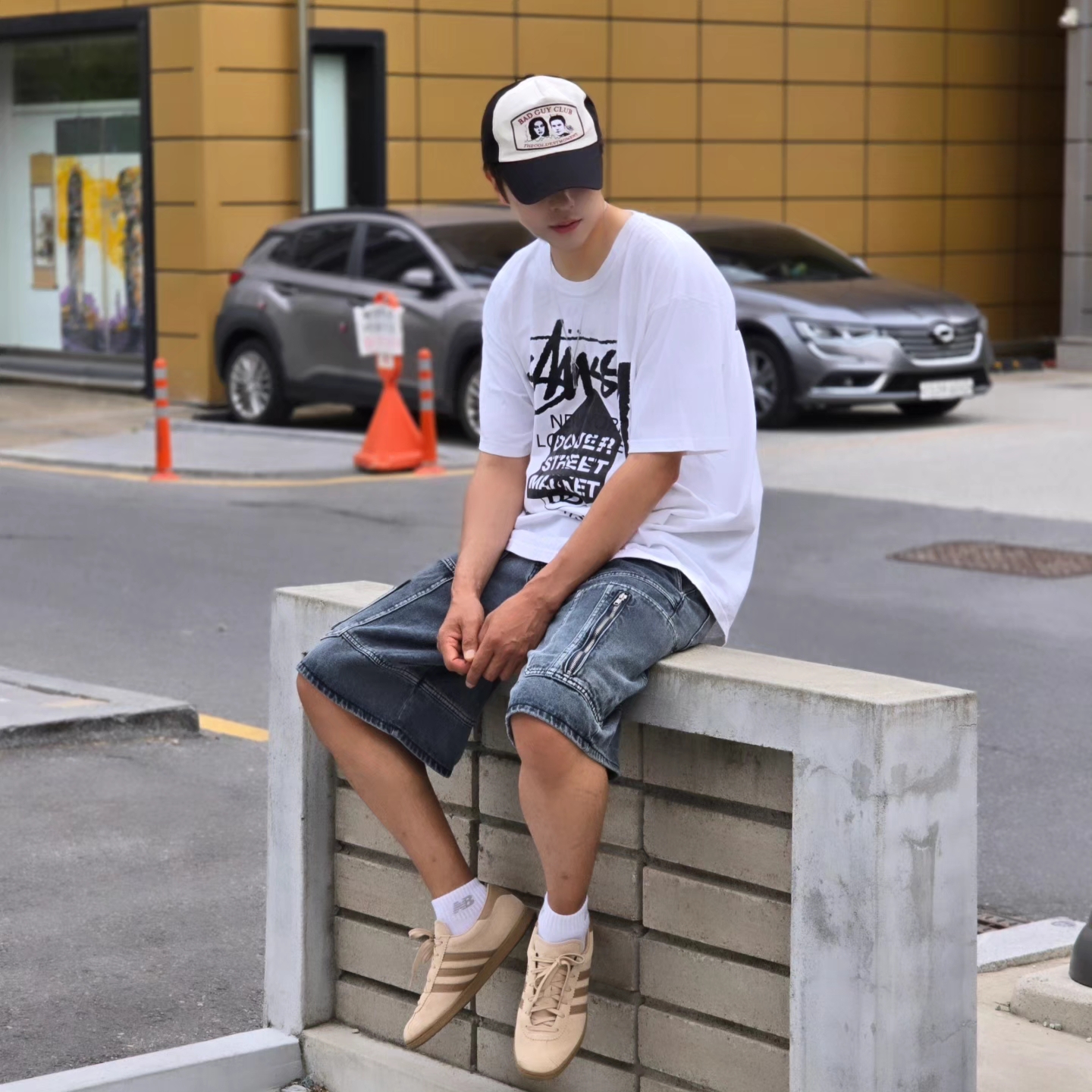 Stussy DSM World Tour T-Shirt White, Adidas Stadt Magic Beige 착용 스타일 - 6