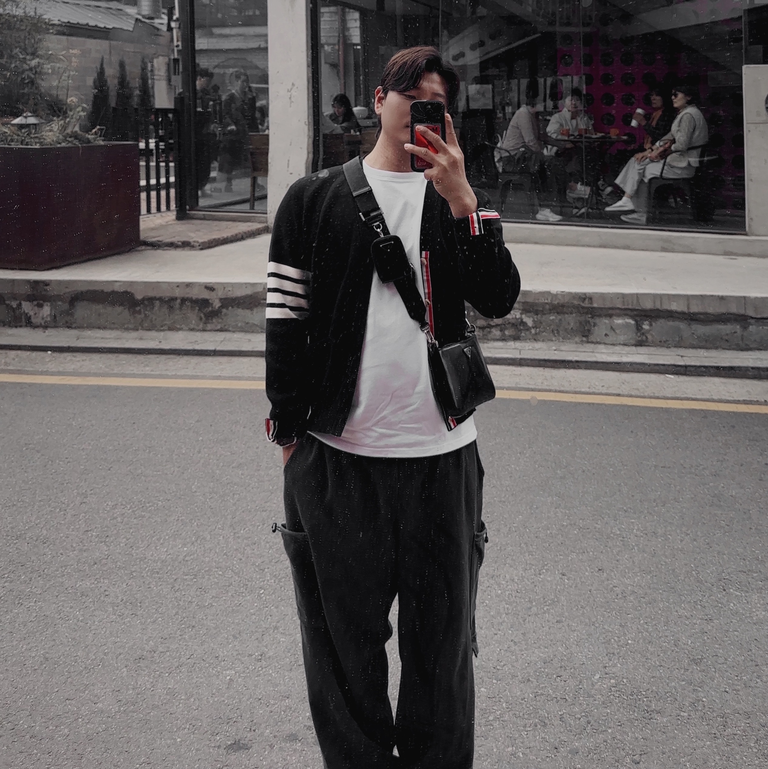 Thom Browne Milano Stitch 4-Bar Cardigan Navy 착용 스타일