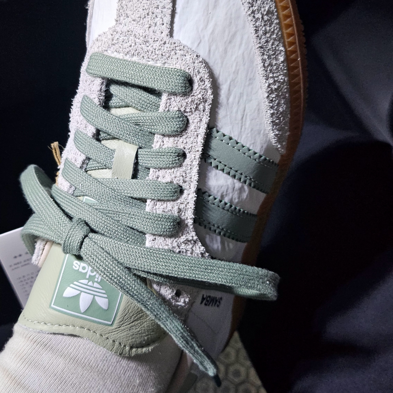 (W) Adidas Samba OG Cloud White Silver Green 착용 스타일