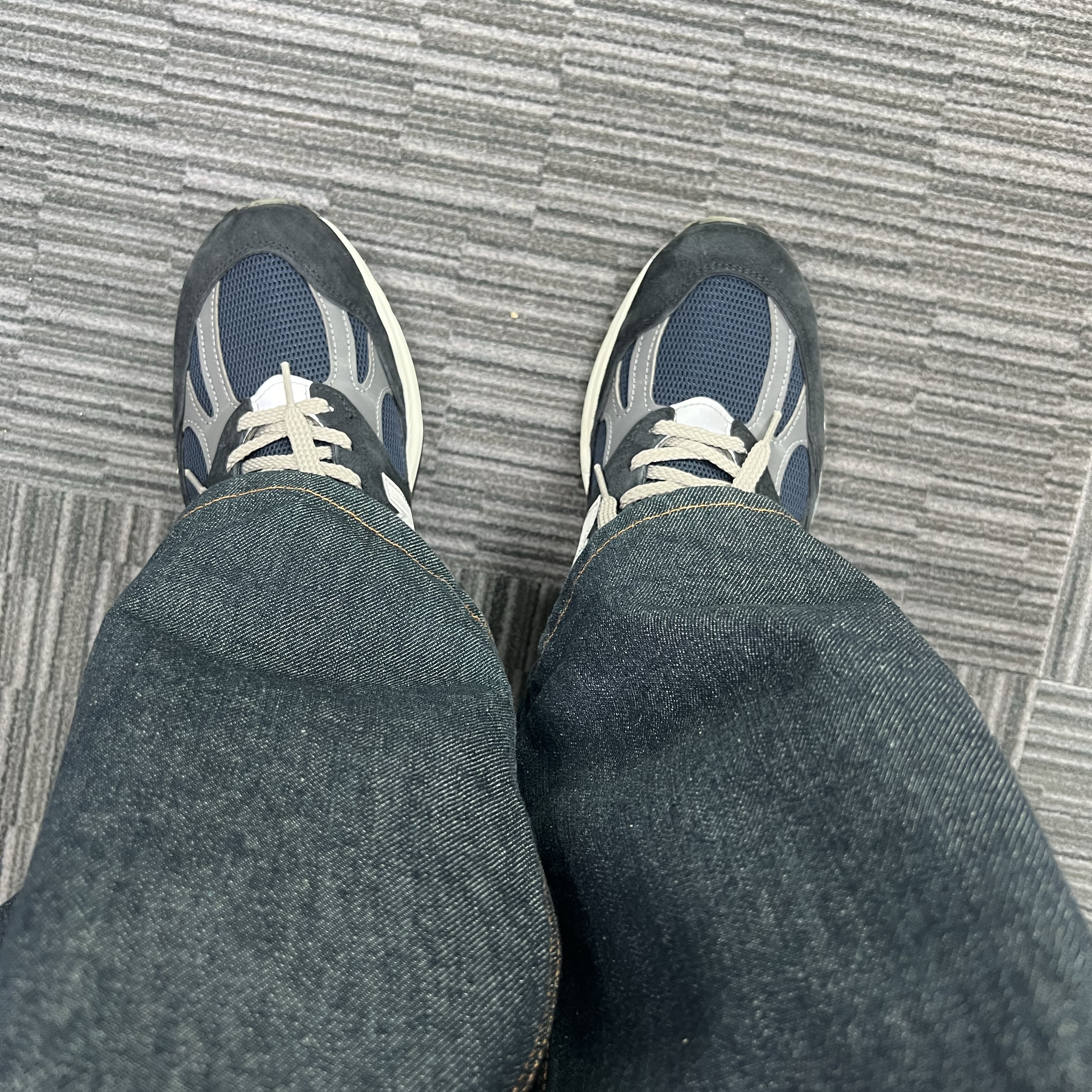 New Balance 991v2 Made in UK Dark Navy Smoked Pearl 착용 스타일