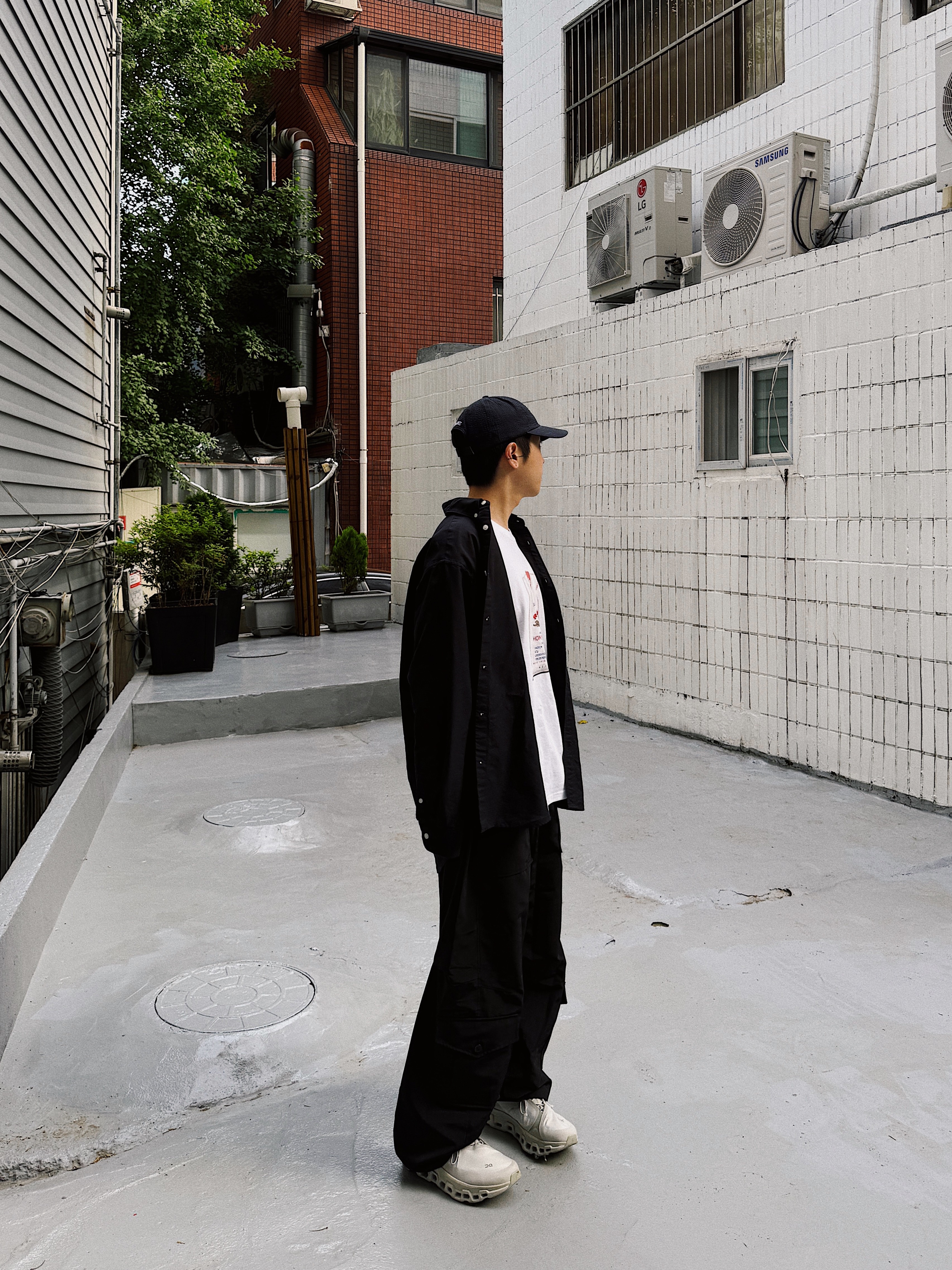 STU Women's Burlap Bag Printing Beads T-shirt White, Supreme Small Box Shirt Washed Black - 24SS 착용 스타일 - 4