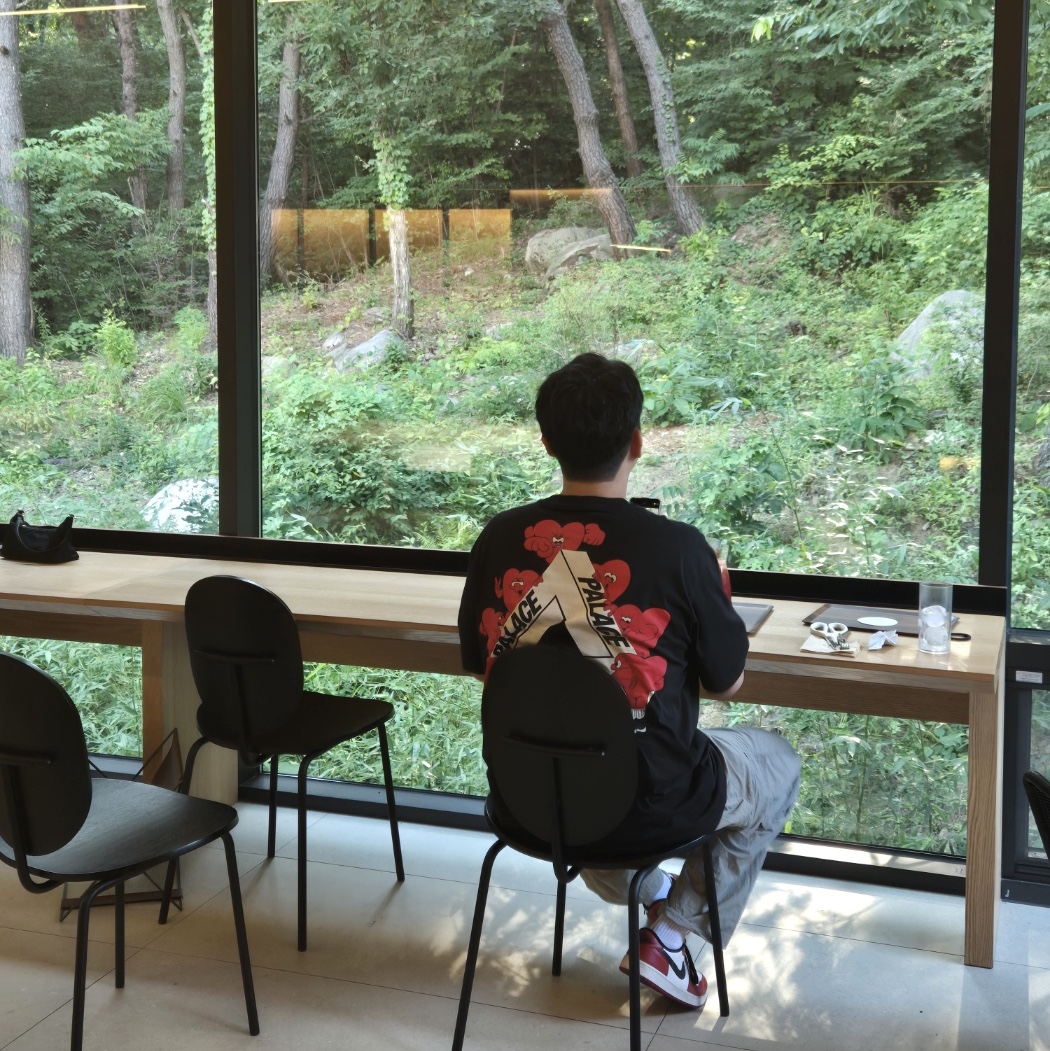 Palace Tri-Hearts T-Shirt Black - 24SS 착용 스타일