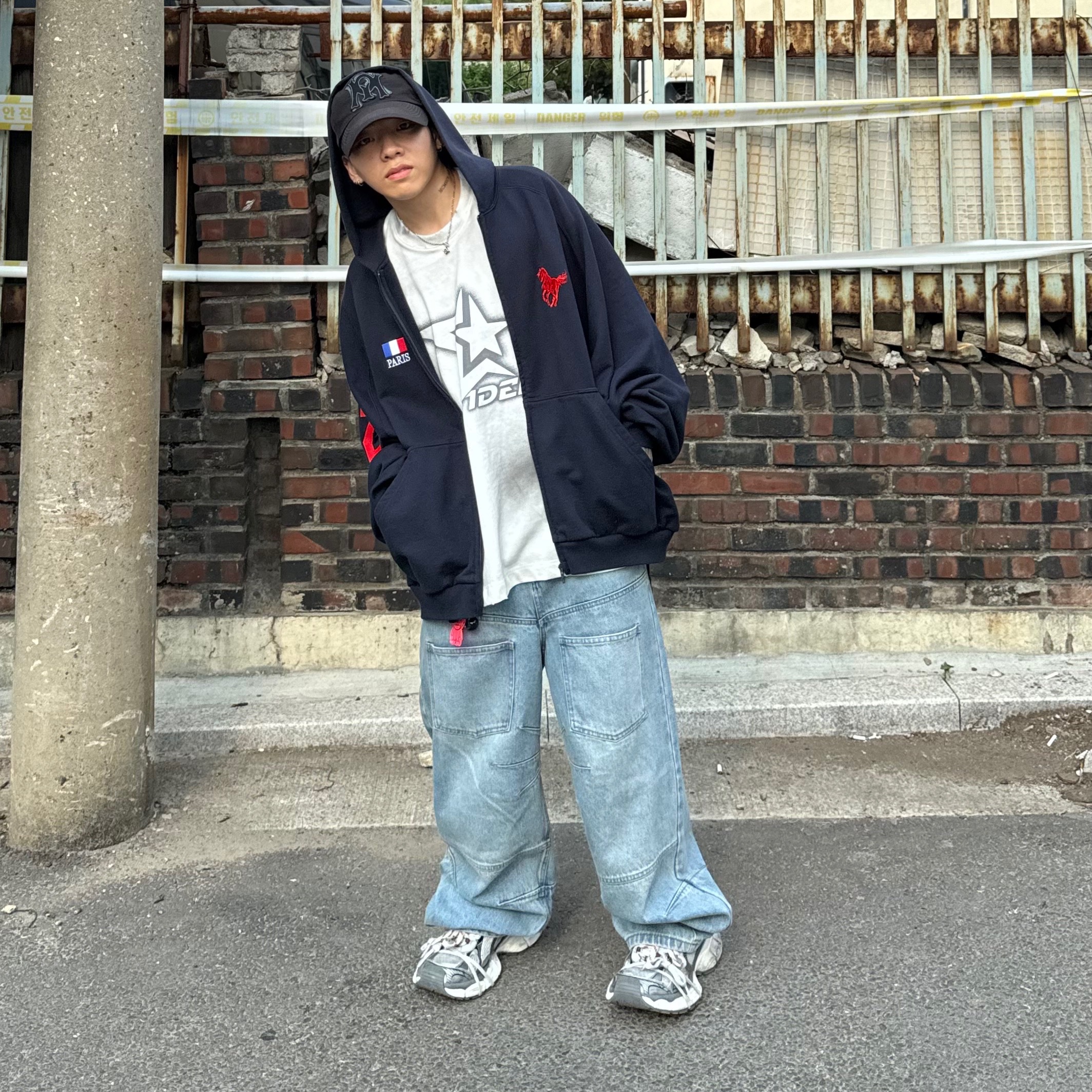 Balenciaga 3XL Sneakers Grey White Red 착용 스타일 - 2