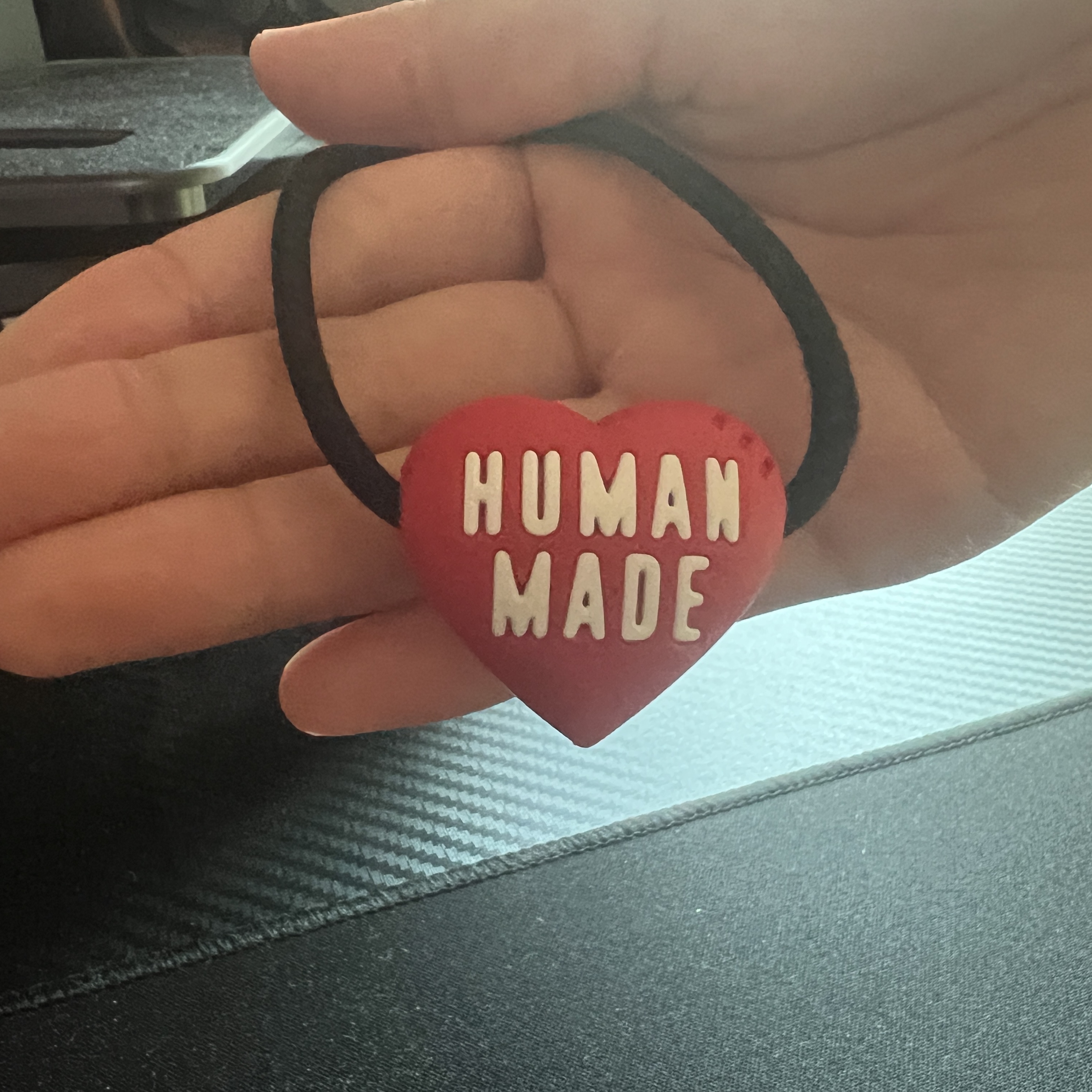 Human Made Heart Rubber Band Red 착용 스타일 - 2