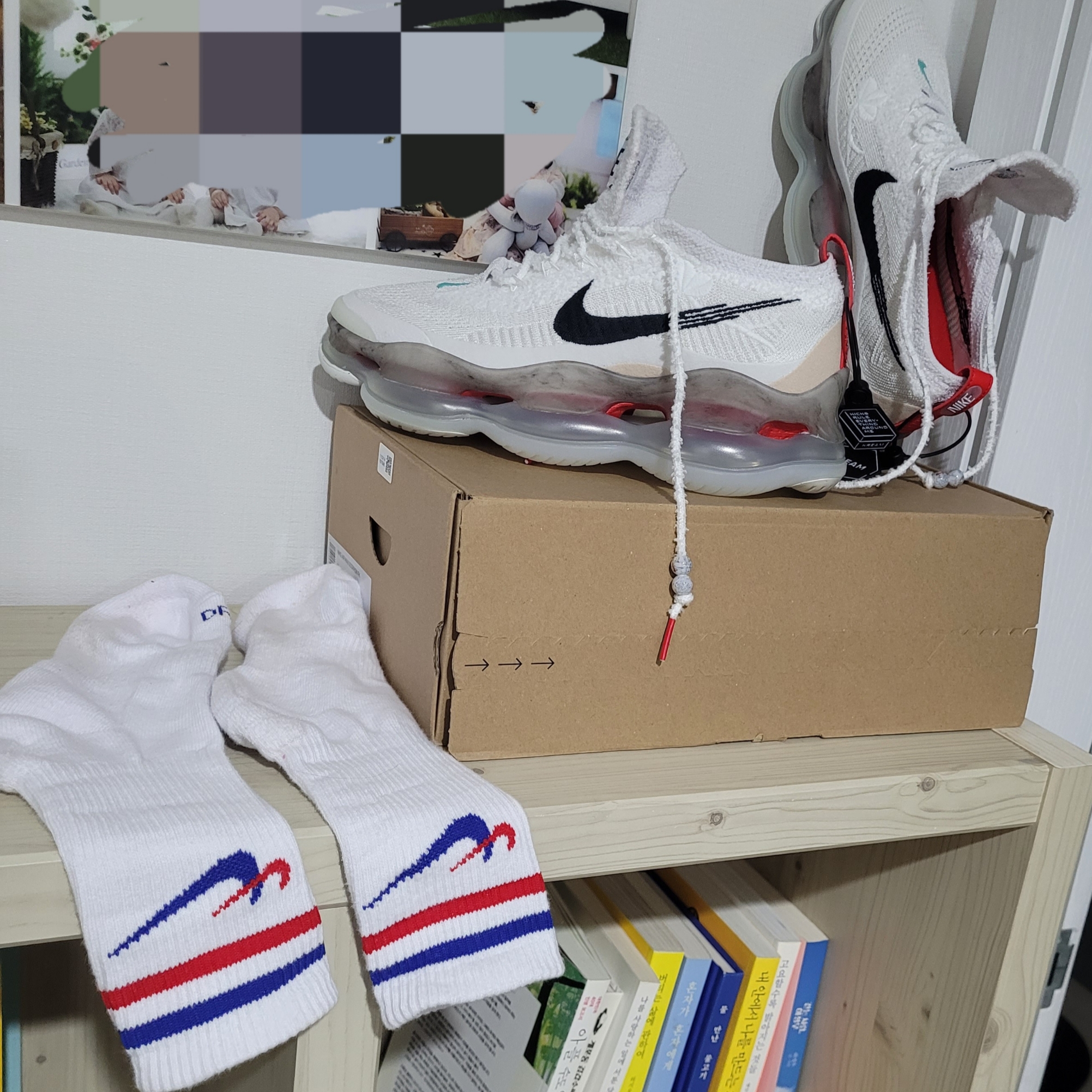 Nike Air Max Scorpion Flyknit Summit White 착용 스타일