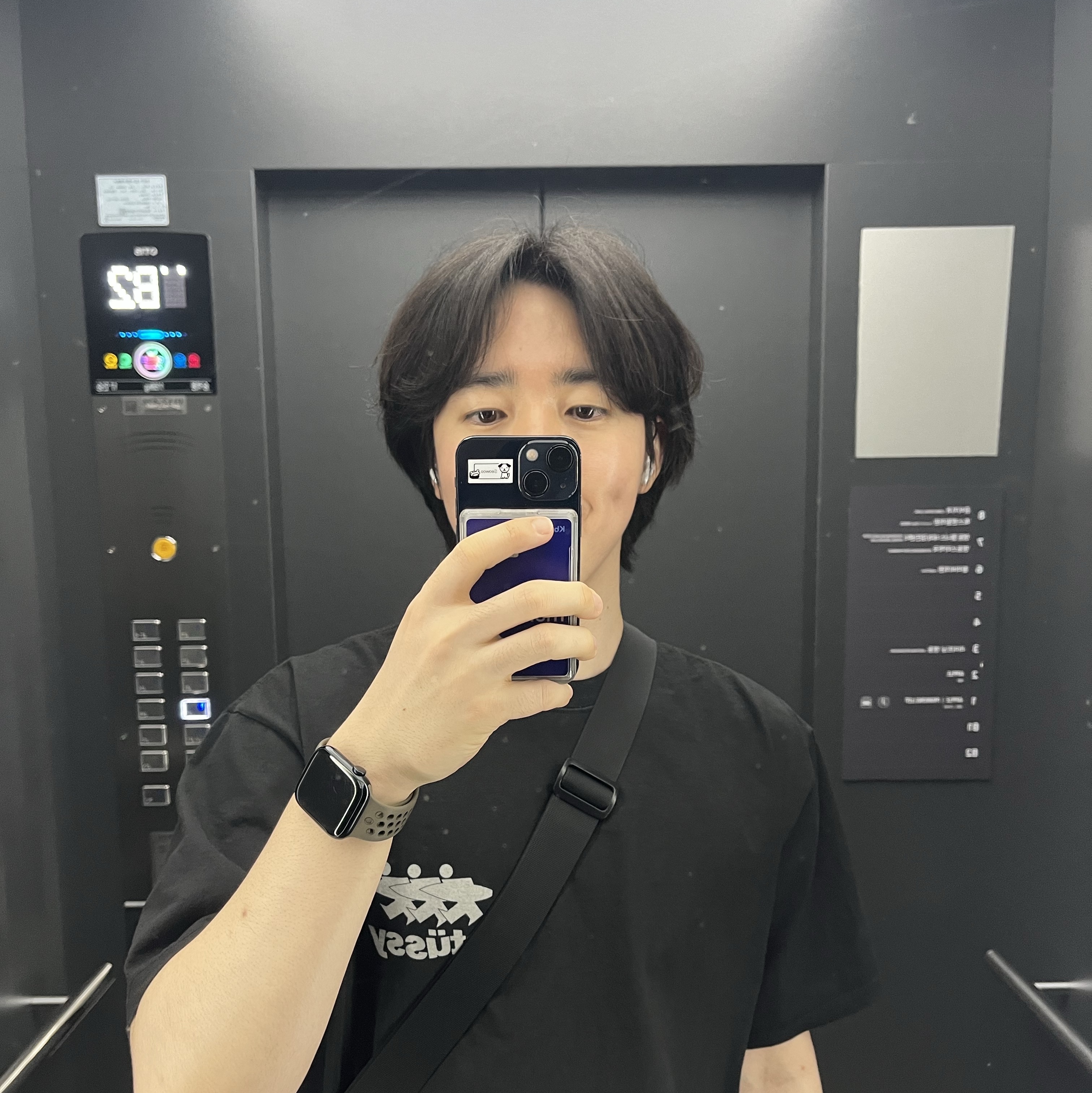 Stussy Surfwalk Pigment Dyed T-Shirt Black 착용 스타일