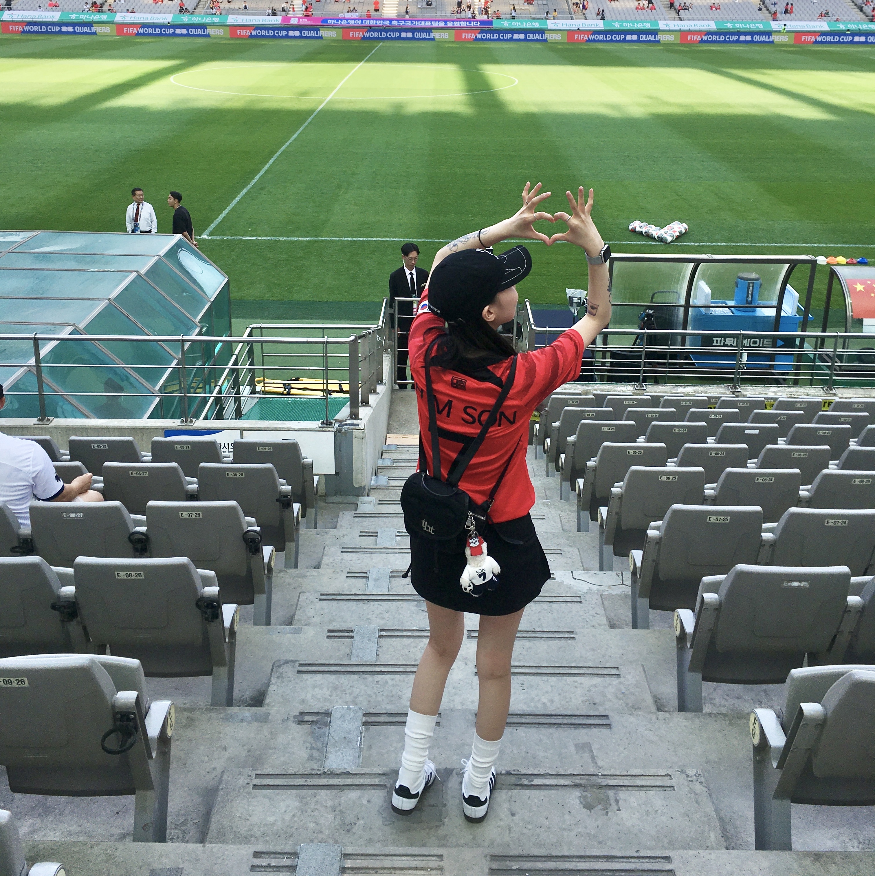 Nike Korea Dri-Fit Stadium Home SS Jersey Global Red - Asia (Non Marking Ver.), Monamhee x NOS7 SON.hee Keyring Cream 착용 스타일